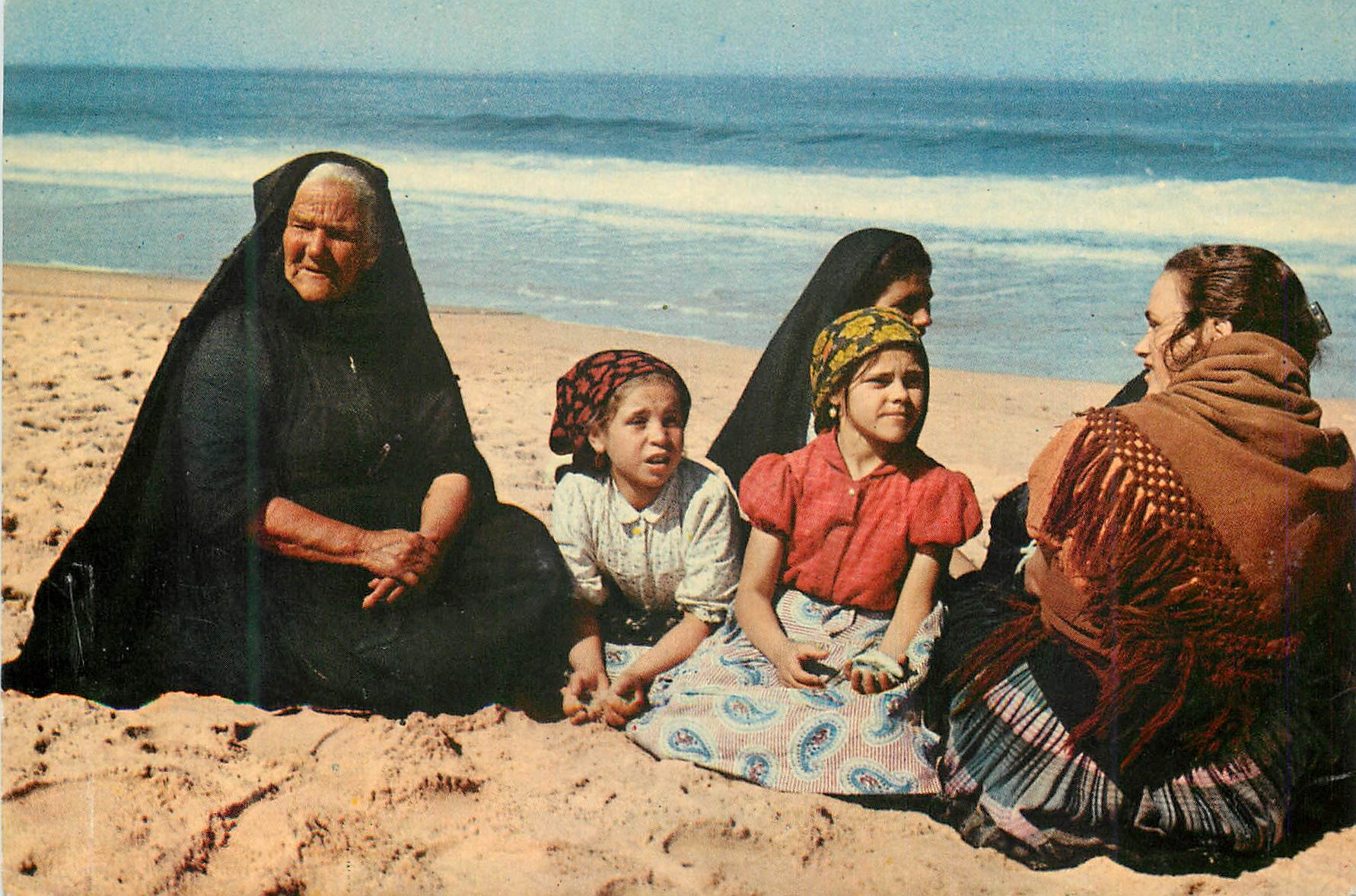 CPM 29 nazare portugal trois generations