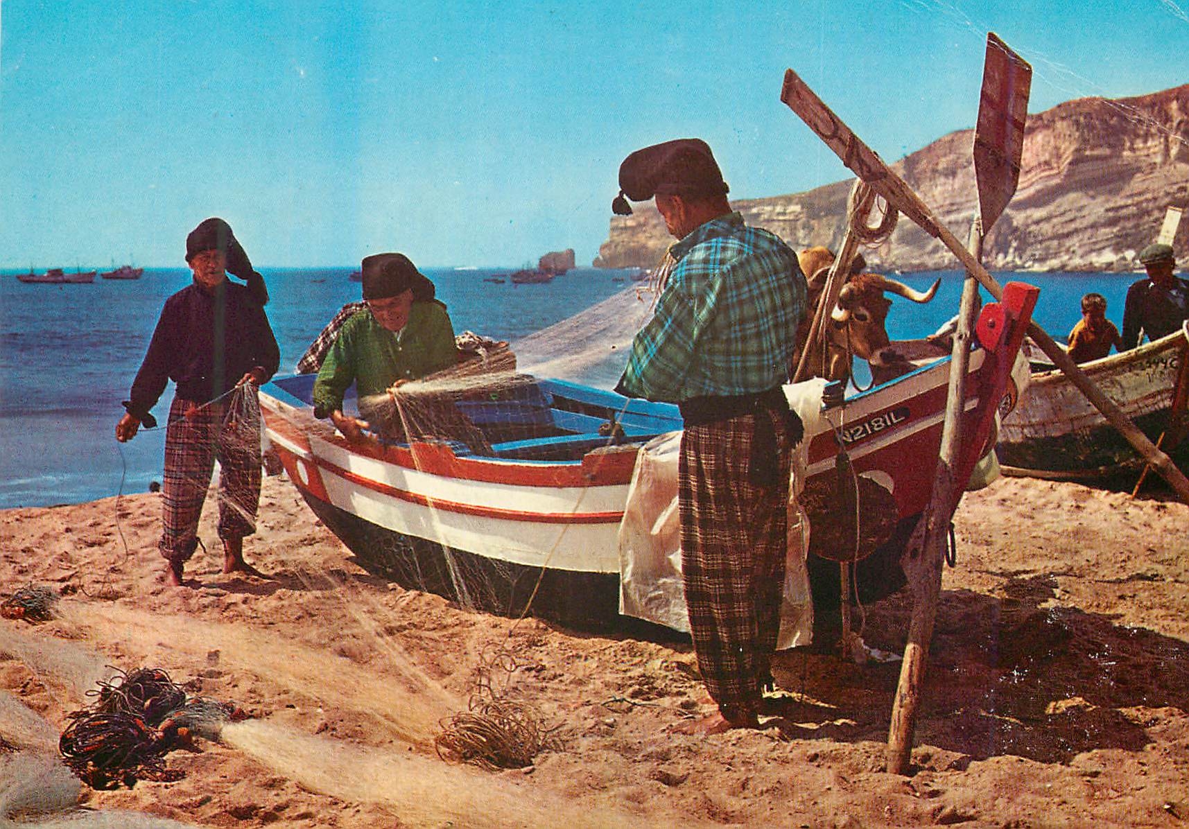 CPM 249 nazare portugal reparant les filets