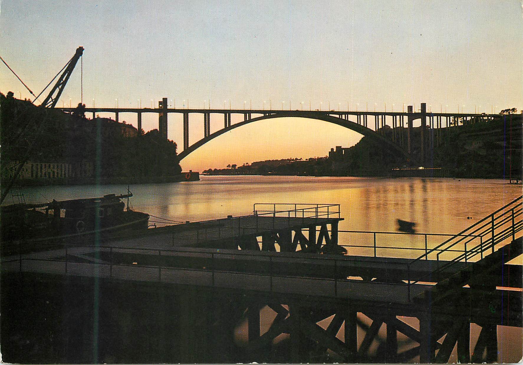 CPM 20 porto portugal pont de l arrabida a la tombee de la nuit