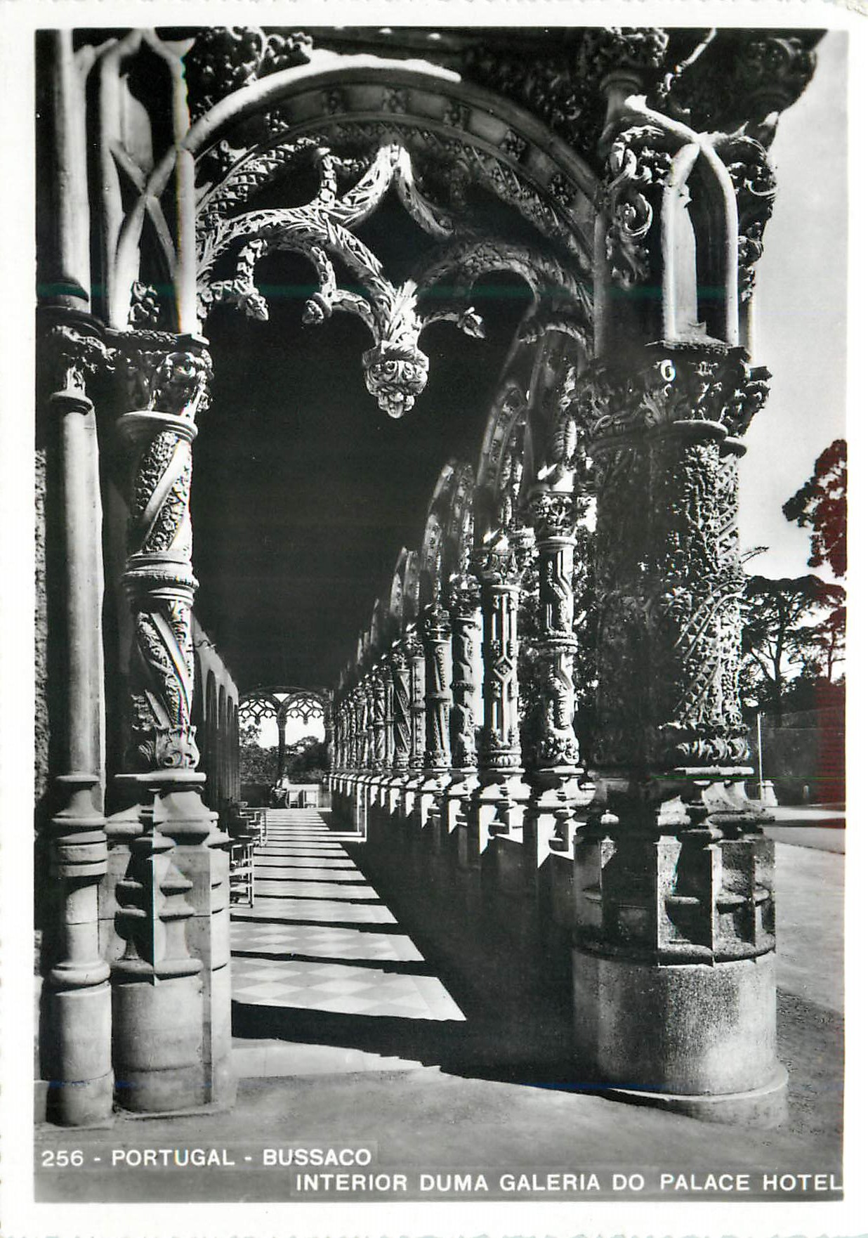 CPM 256 portugal bussaco interior duma galeria do palace hotel