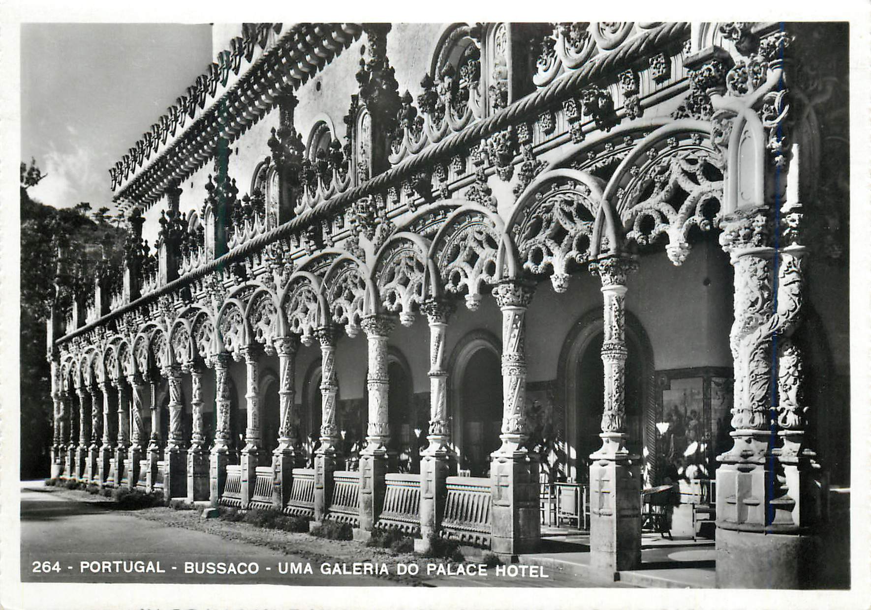 CPM 264 portugal bussaco uma galeria do palace hotel