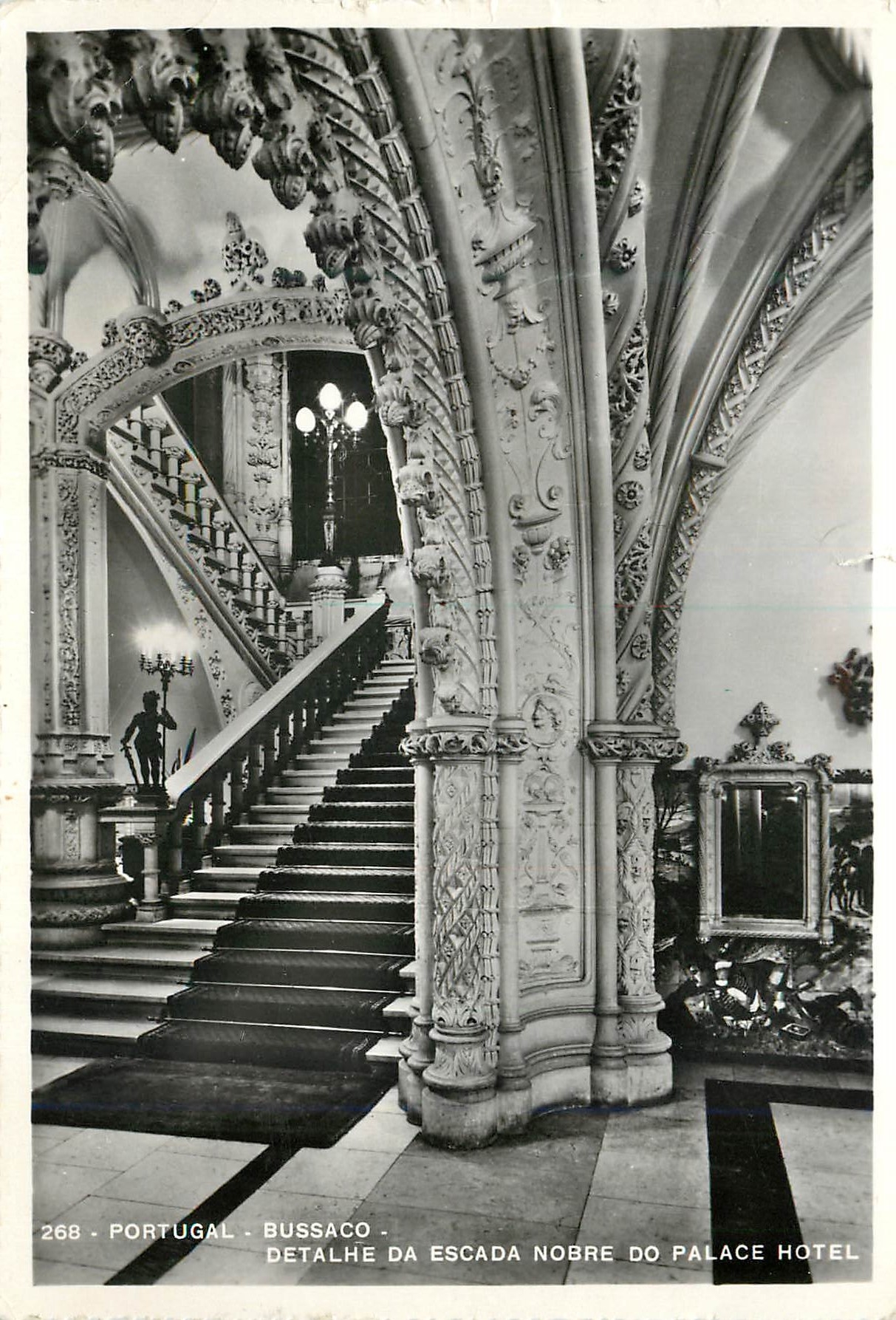CPM 268 portugal bussaco detalhe da escada nobre do palace hotel