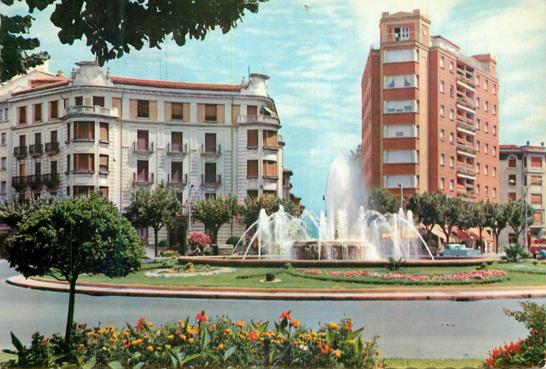 CPM 3214 pamplona place du prince de viene fontaine
