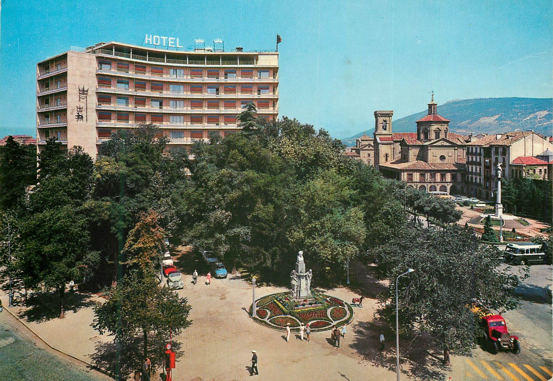 CPM 26 pamplona hotel les trois rois