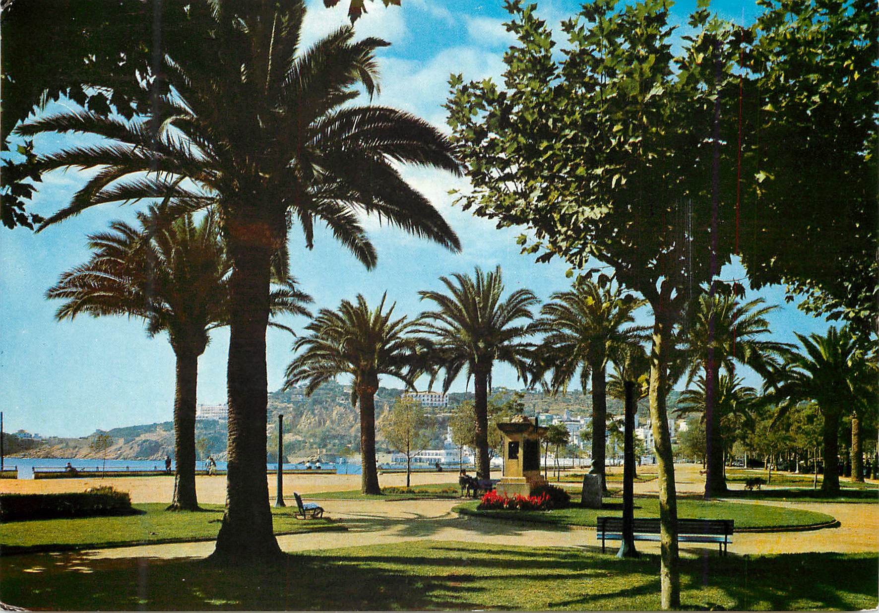 CPM Costa brava espana san feliu de guixols serie 6 26 detail de la promenade