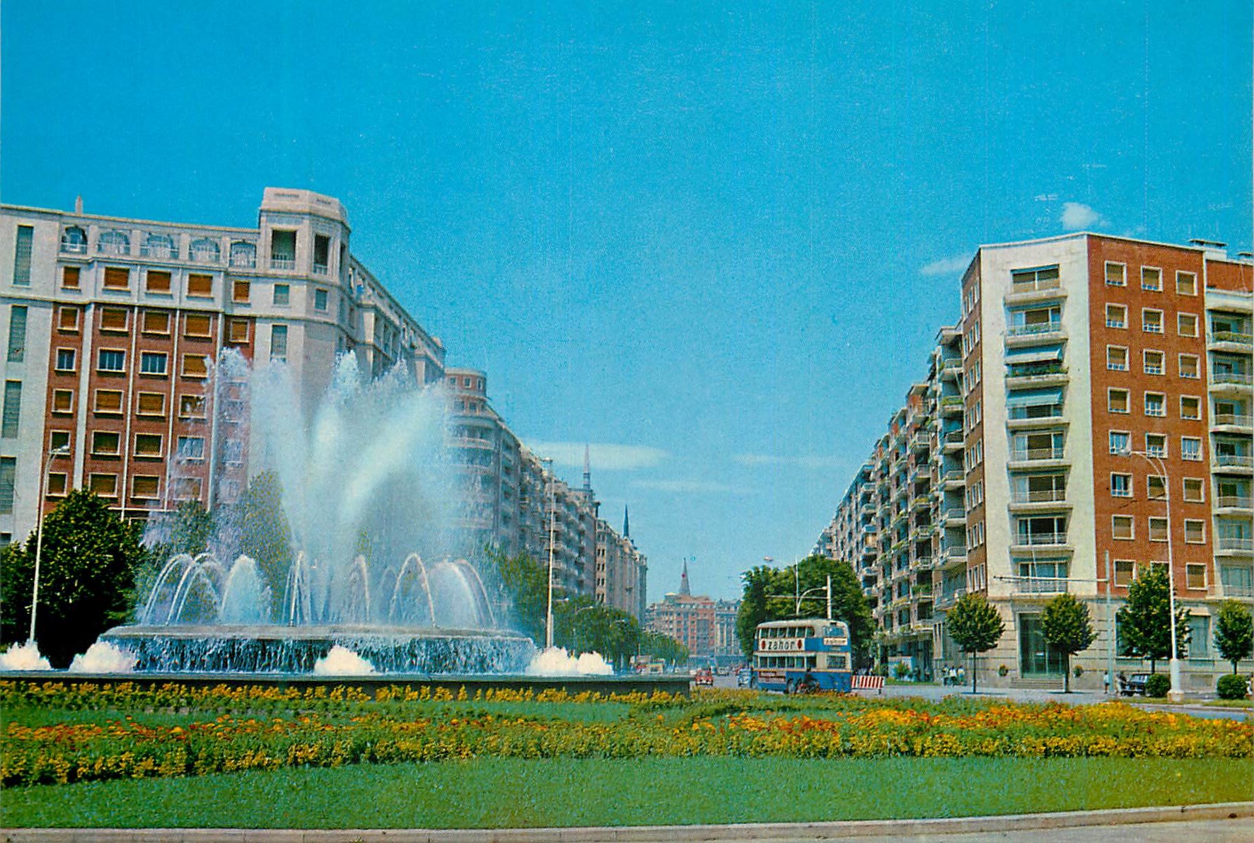CPM San sebastian 64 place de pio xii fontaine des catalano