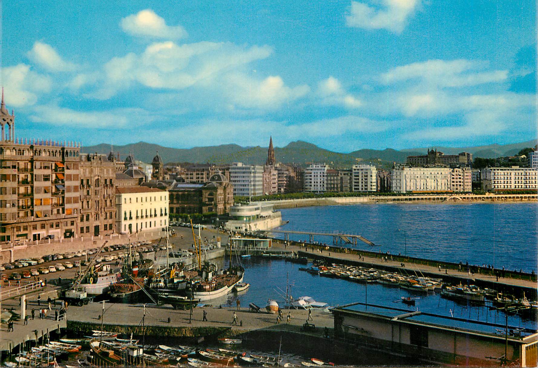 CPM San sebastian 69 vue du port depuis urguil