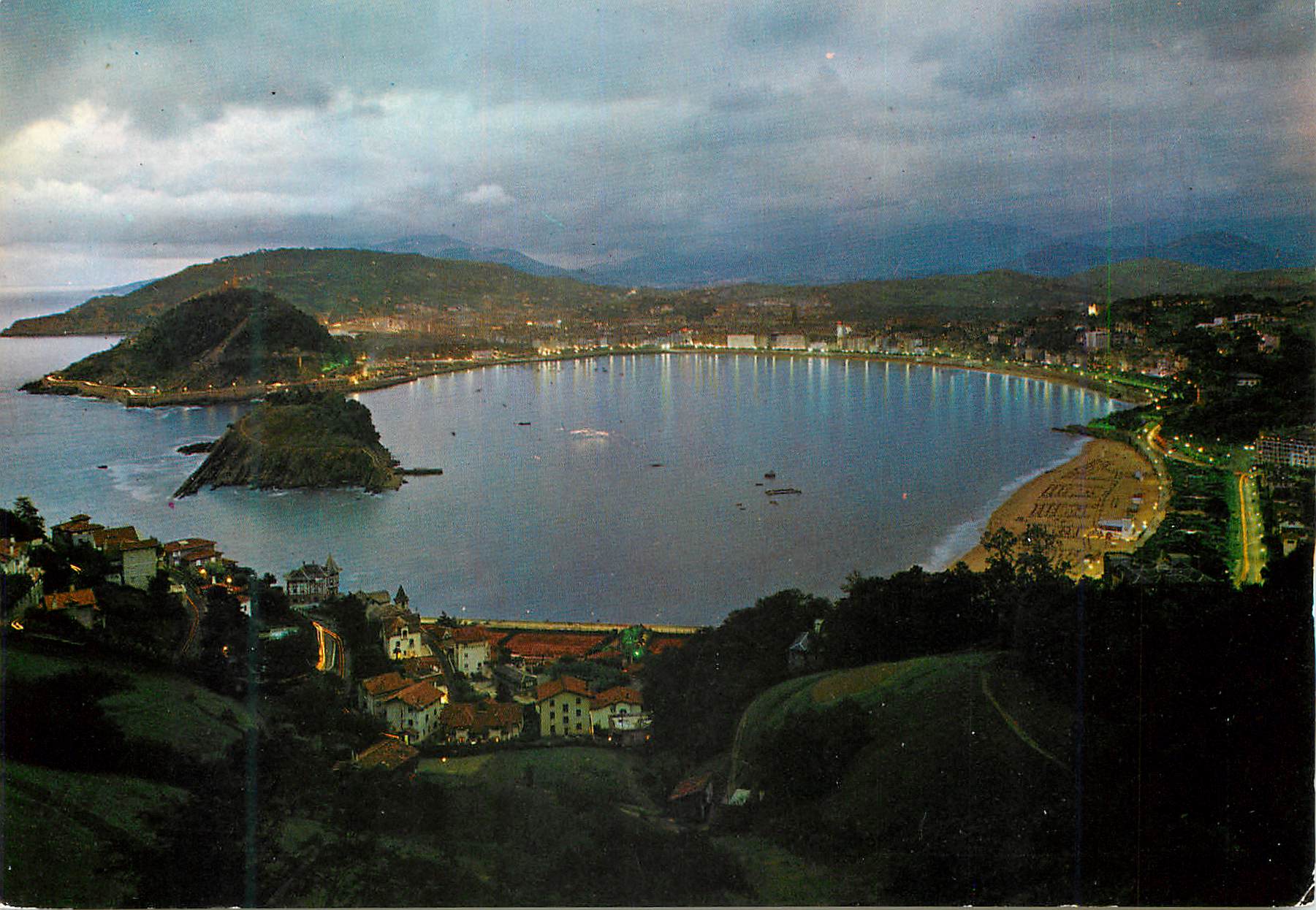 CPM San sebastian 53 vue generale illuminee prise du mont igueldo - Recto