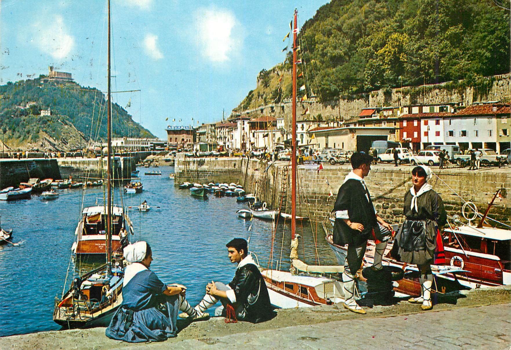 CPM Pais vasco san sebastian 048 couple typiques et le port