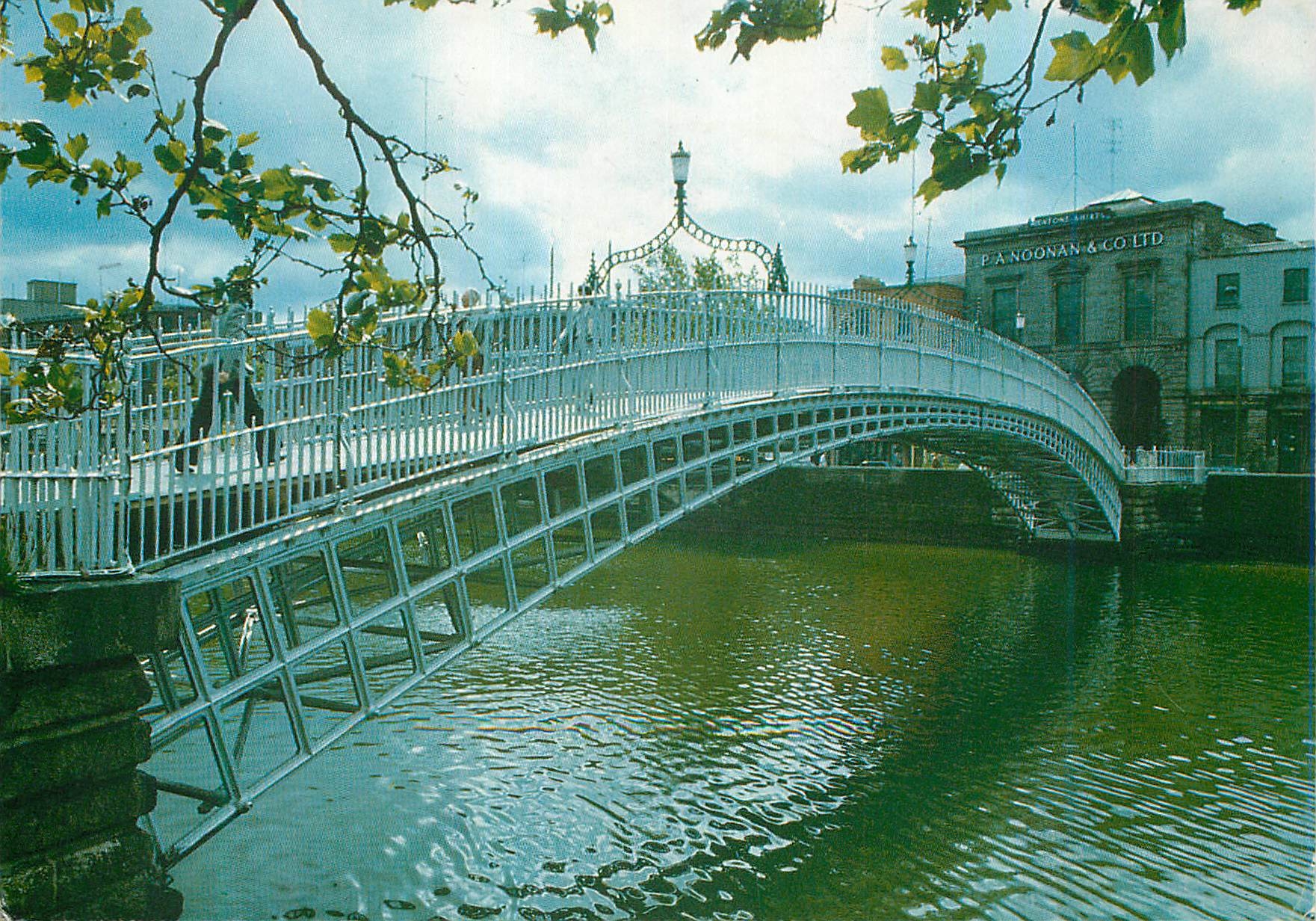 CPM Dublin 13 ha penny bridge over the river liffey