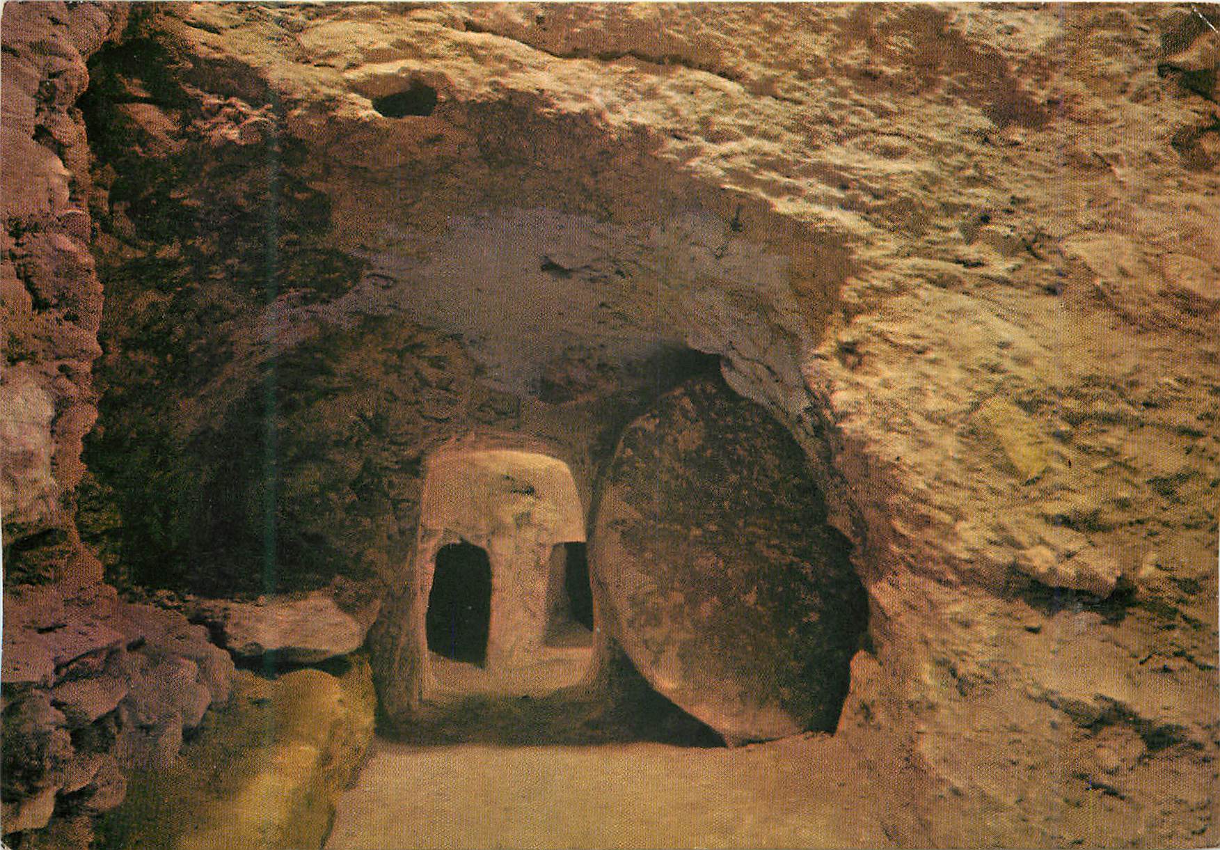 CPM Religieuses de Nazareth Tombeau et Loculi