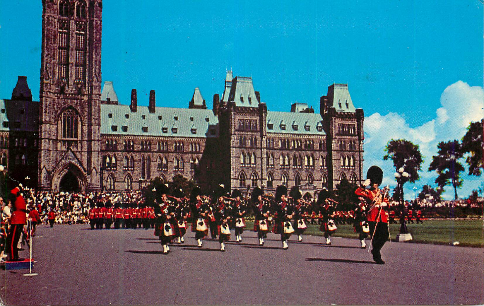 CPM Canada Ontario Ottawa Parade a l'occasion du changement de garde