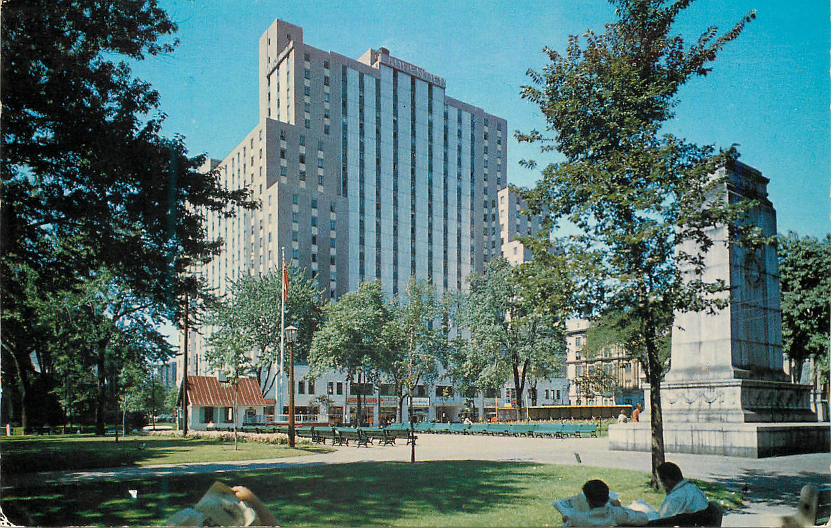 CPM Canada Montreal Le Laurentien un hotel Sheraton vu de la Place Dominion Laurentian hotel