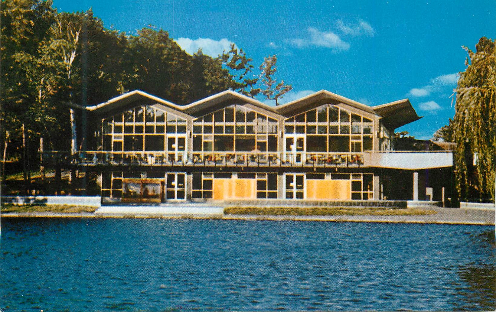 CPM Canada Montreal Restaurant Pres du Lac Aux Castors Sur le Mont-Royal