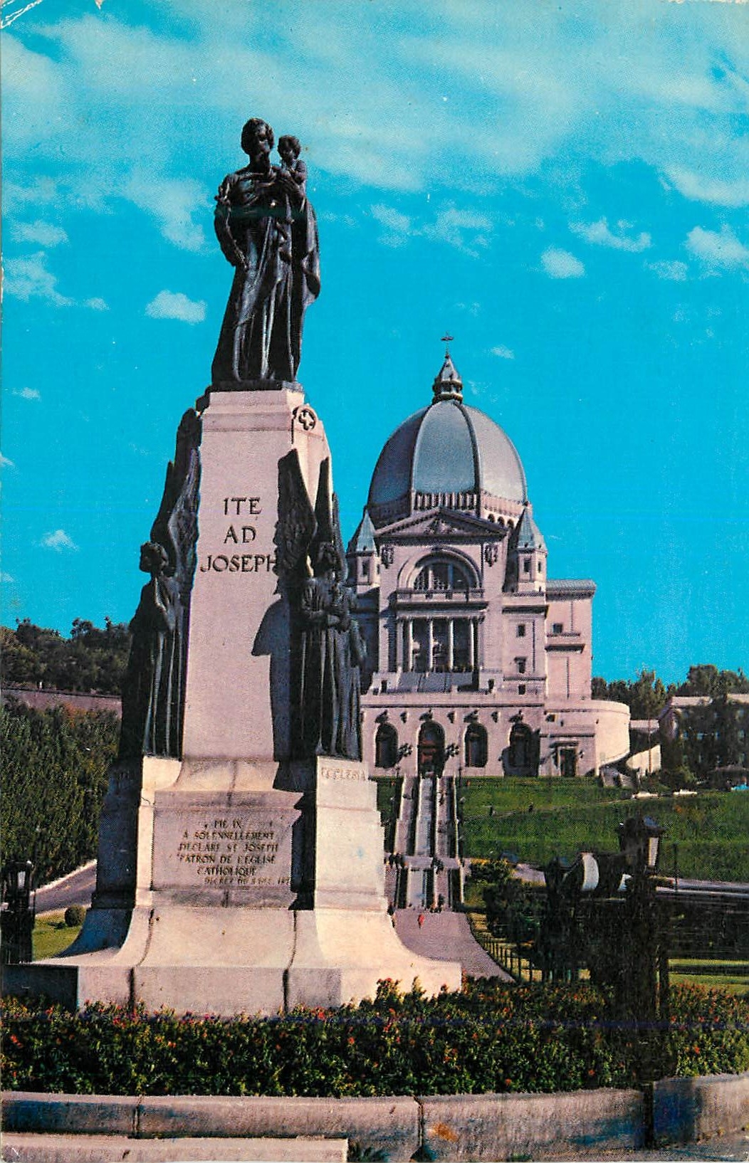 CPM Canada Montreal Le Statue de Saint Joseph et l'Oratoire Saint Joseph