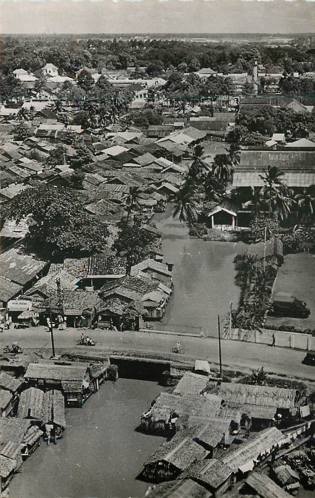 CPM Saigon Vu du Ciel sur les Bords de l'Arroyo Chinois