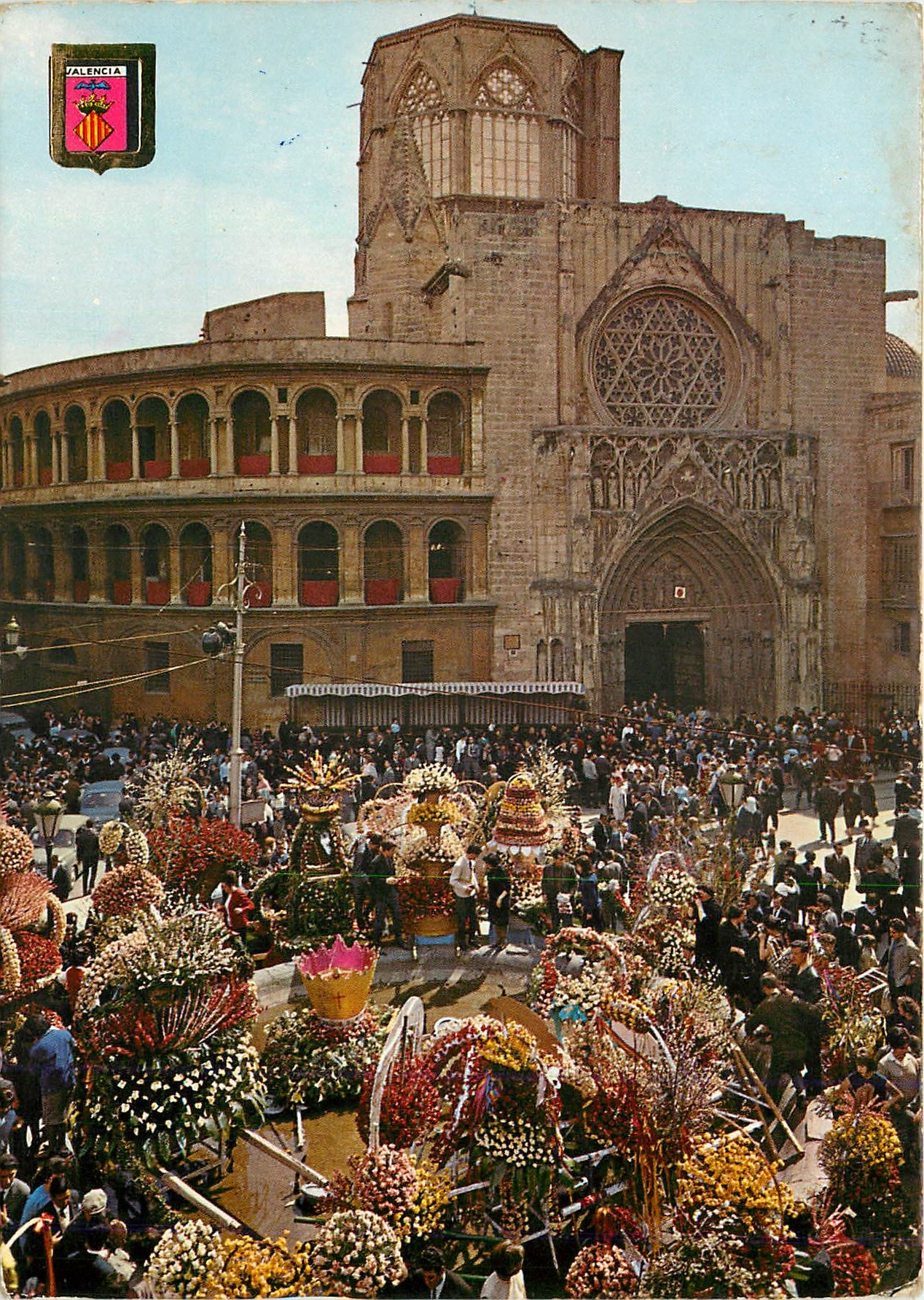 CPM Valencia Cathedrale Porte des Apotres offrande a la Vierge