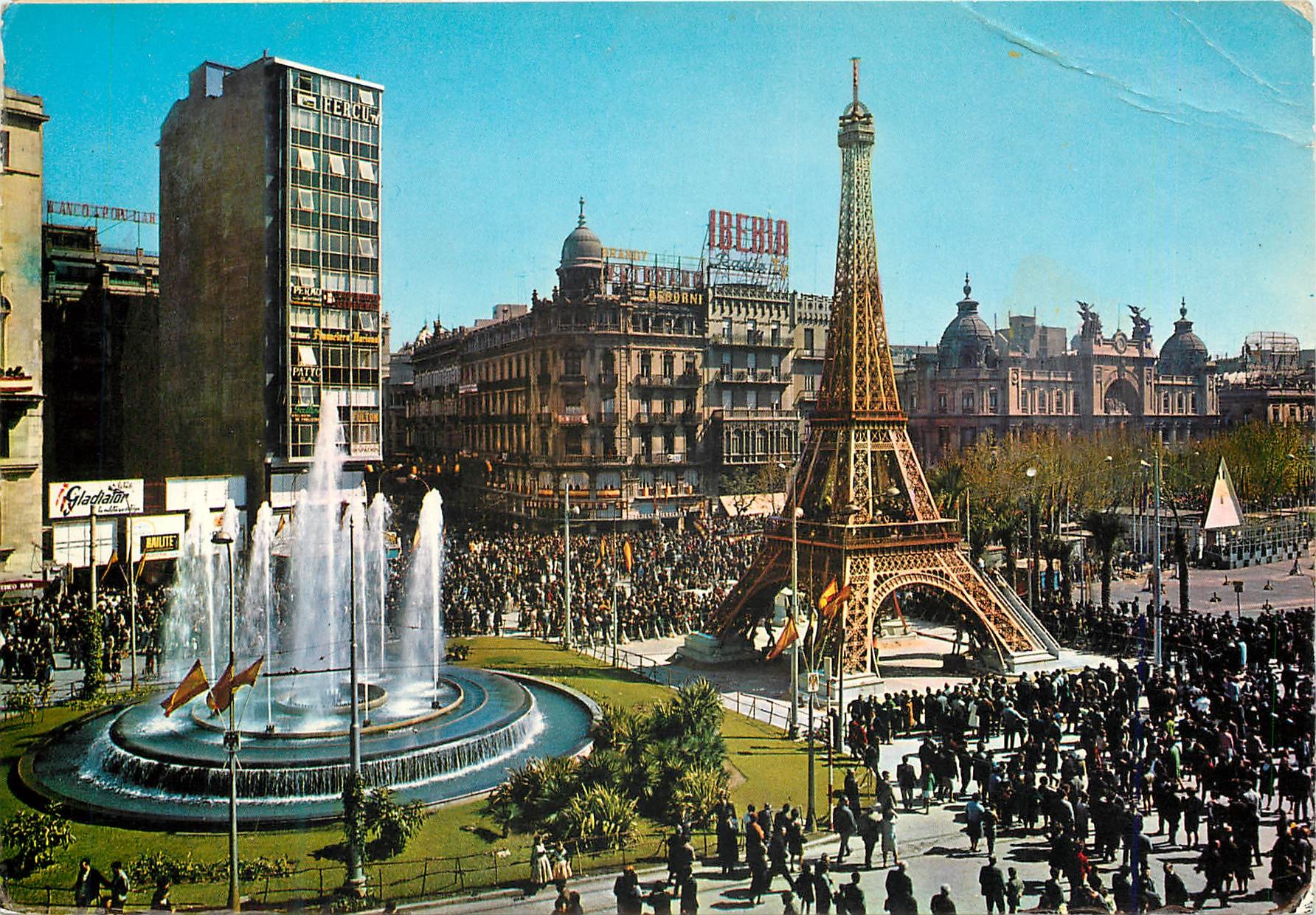 CPM Valencia Place du Caudillo en Jour de Fallas Tour Eiffel