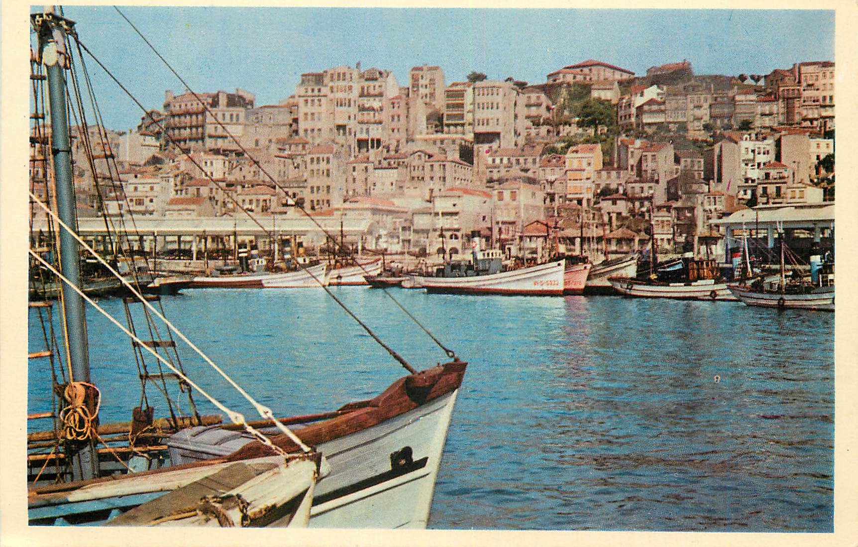 CPM Vigo Vue du Port de Bouzas Bateaux de peche