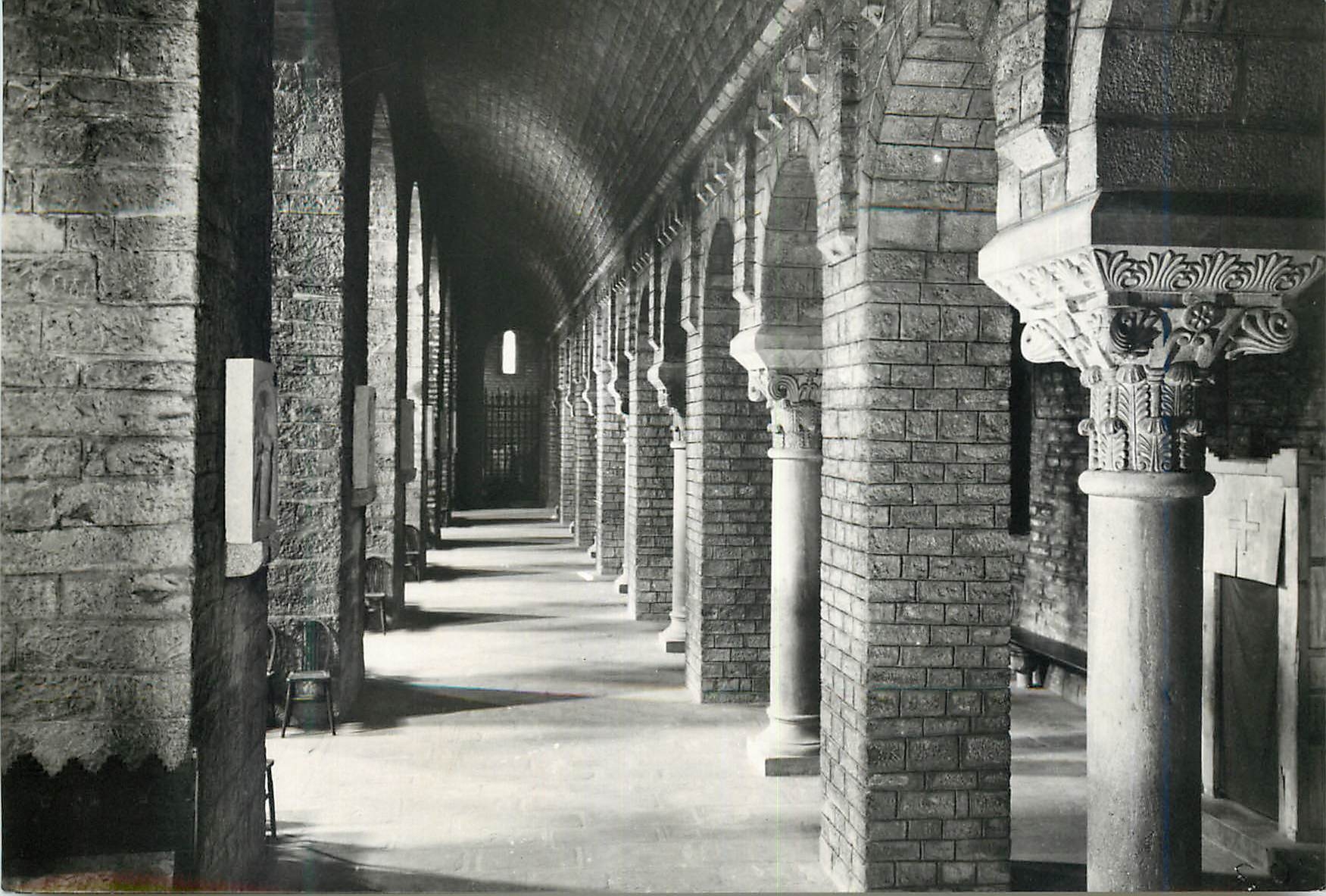 CPM Monasterio del Ripoll Aspect des nefs calaterelles relevees a son expression primitive