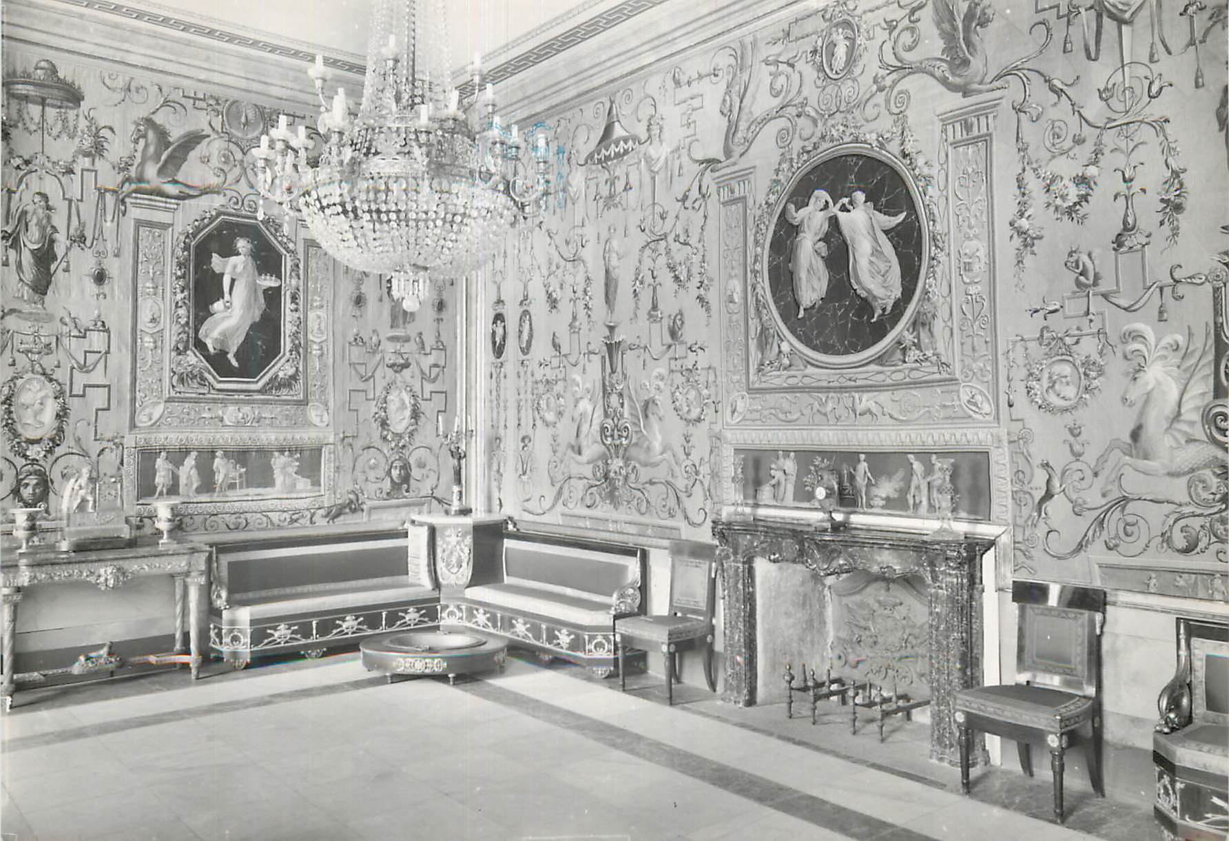 CPM El Escorial Palacio de los Borbones Tapisseries style Pompeien