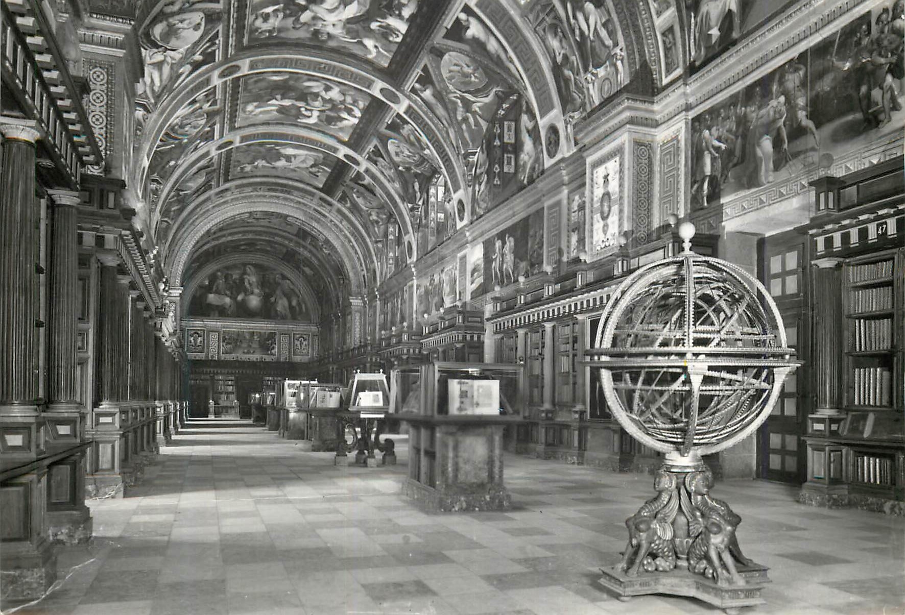 CPM El Escorial Bibliotheque