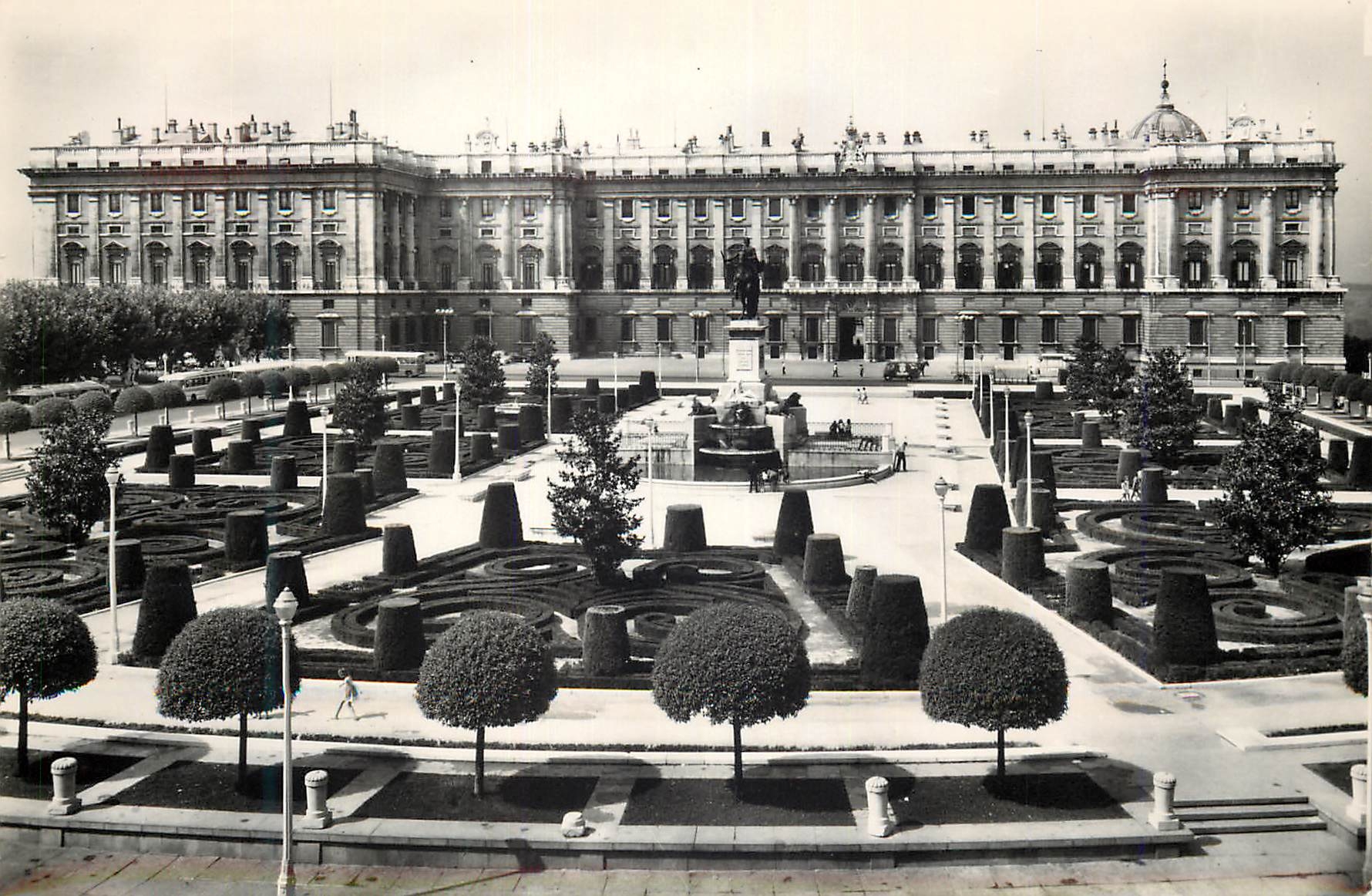 Madrid — Plaza de Oriente — Heliotipia Artística Española, n° 41