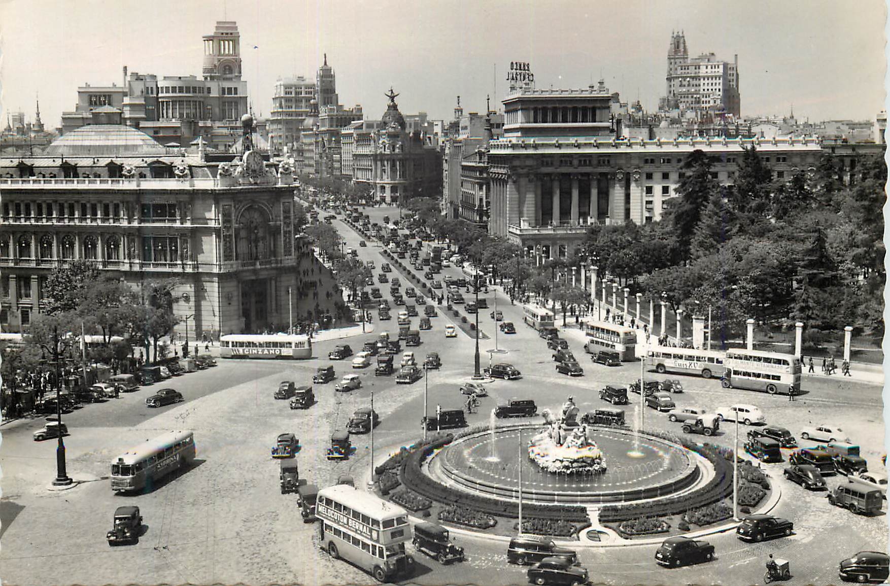 CPM Madrid Vue Panoramique de la Place de la Cybele et Rue d'Alcala
