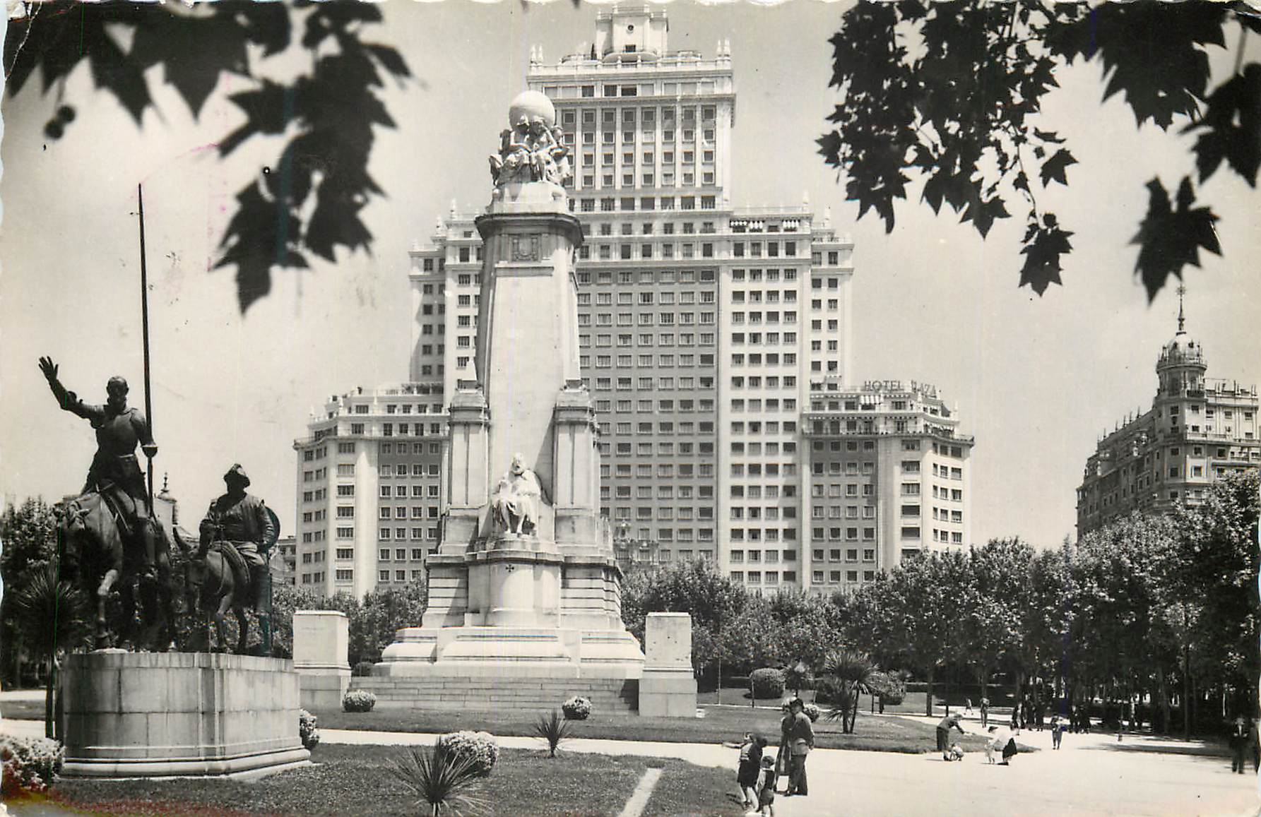 Madrid. Plaza de España. Monumento a Cervantes — Éditions García Garrabella, n°17