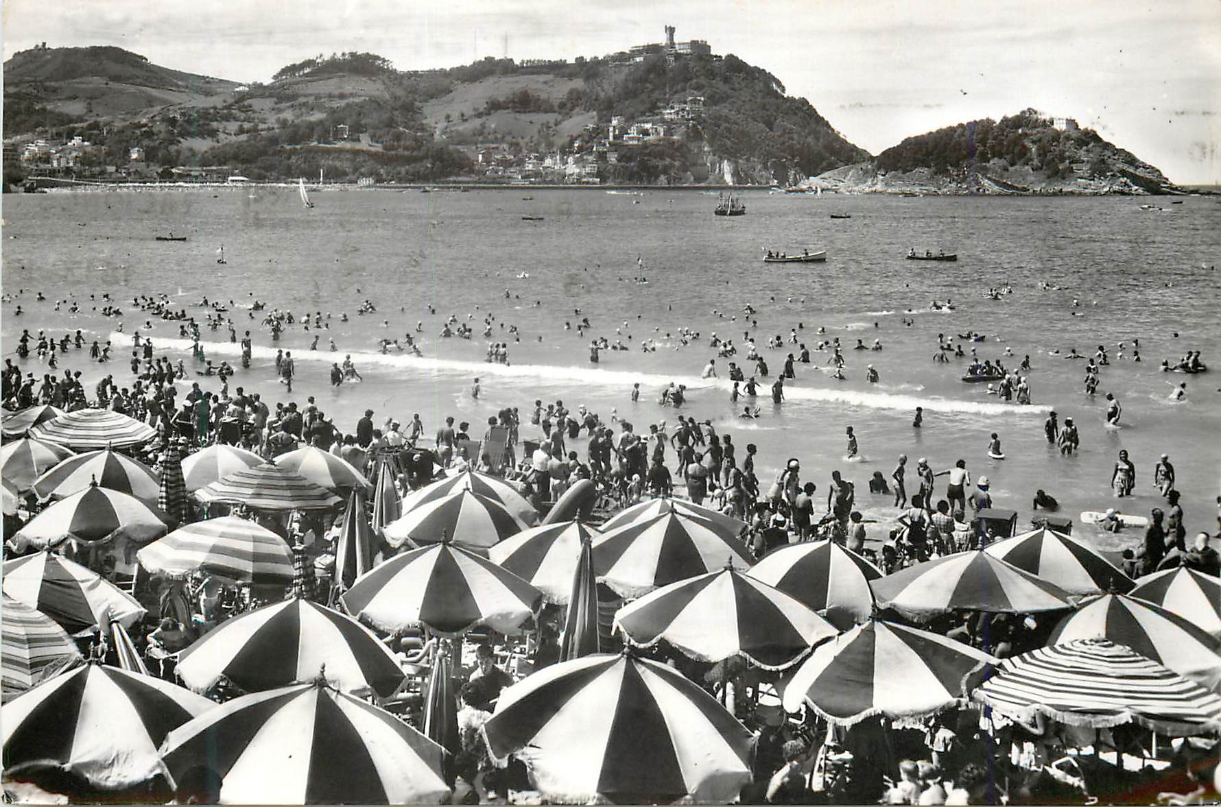 CPM San Sebastian Plage de la Coneha et Mont Igueldo