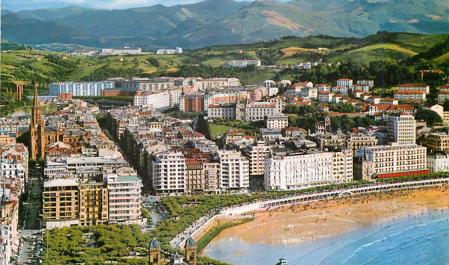CPM San Sebastian Vue prise du Mont Urgull