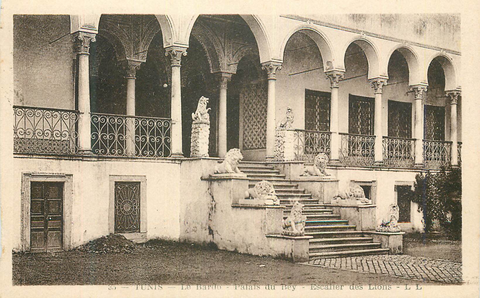 CPA Tunis Palais du Bey Escallier des Lions