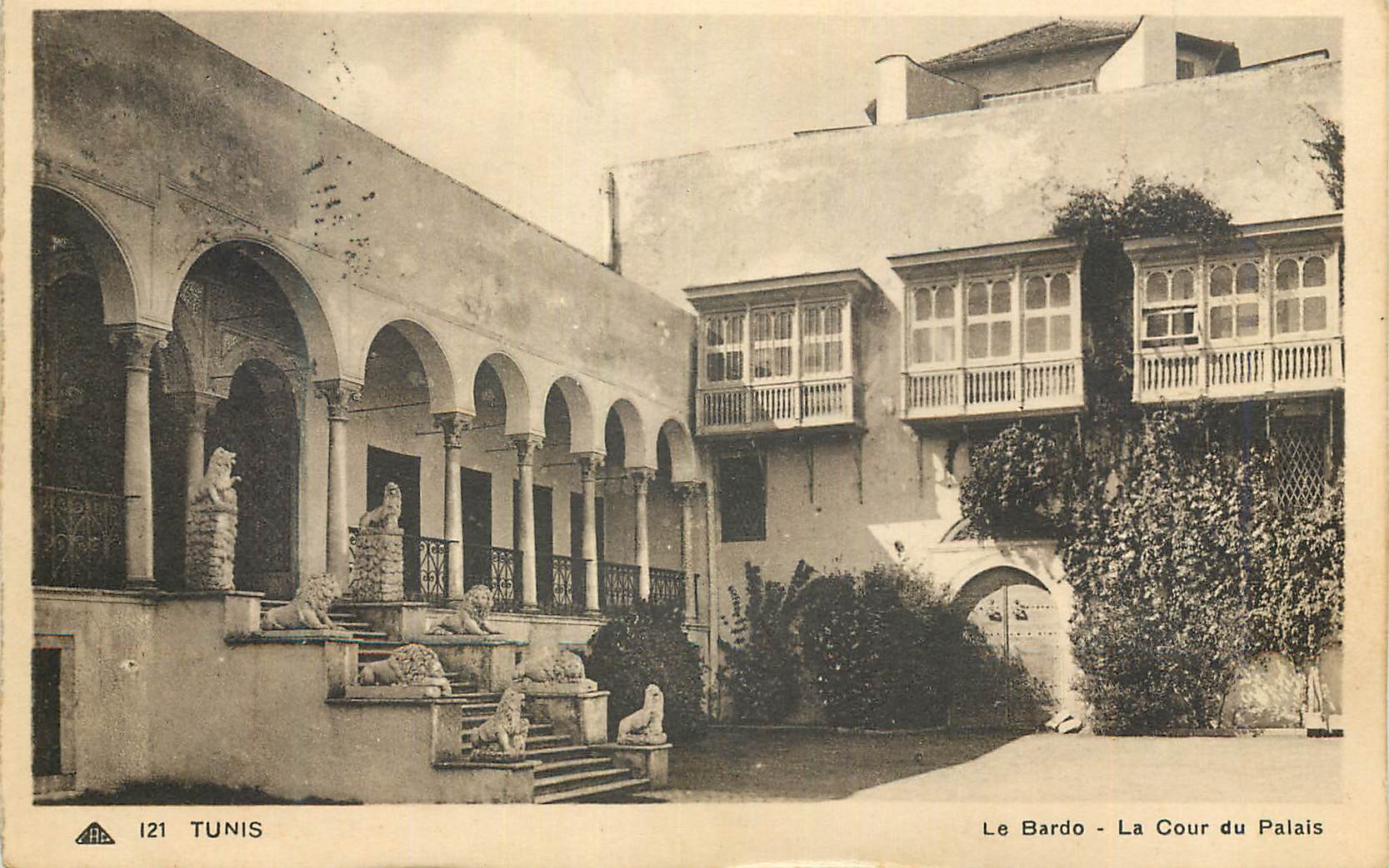 CPA Tunis Le Bardo La cour du Palais
