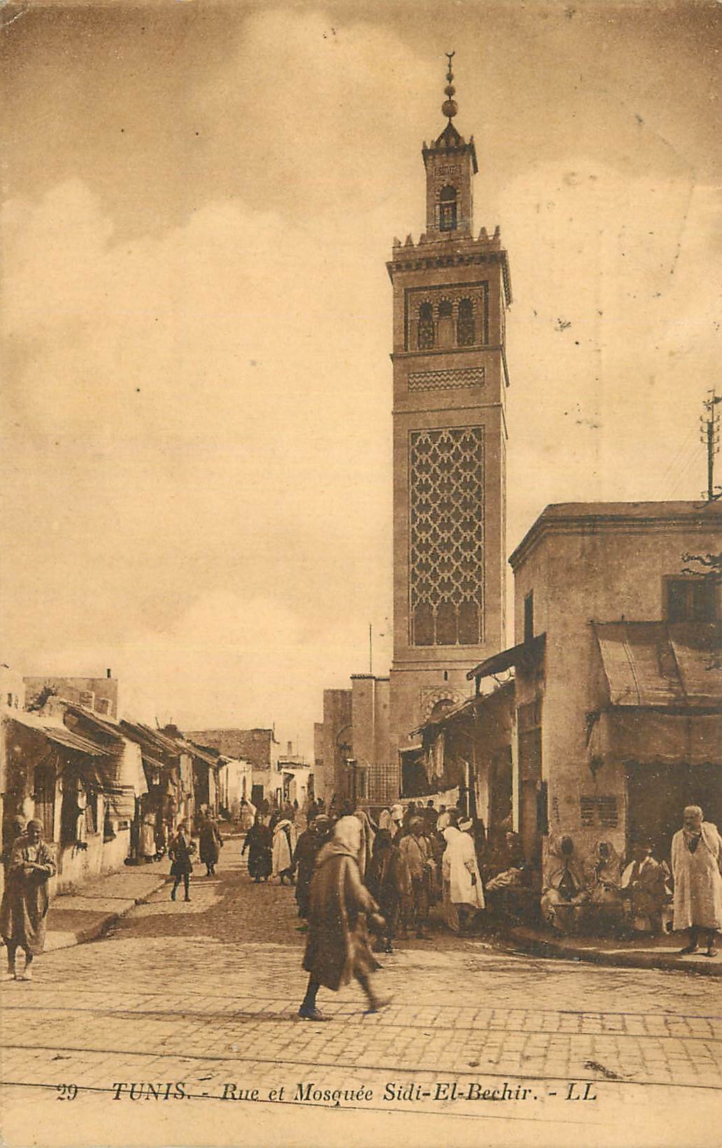 CPA Tunis Rue et Mosquee Sidi El Bechir