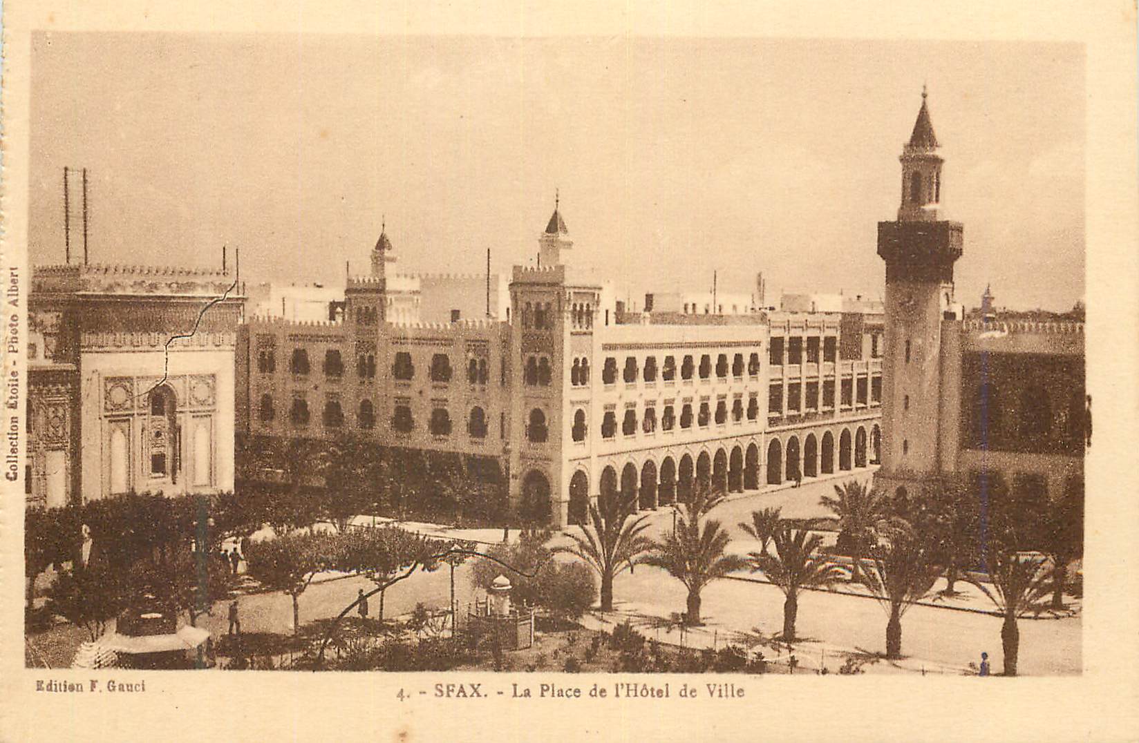 CPA Sfax la Place de l'Hotel de Ville