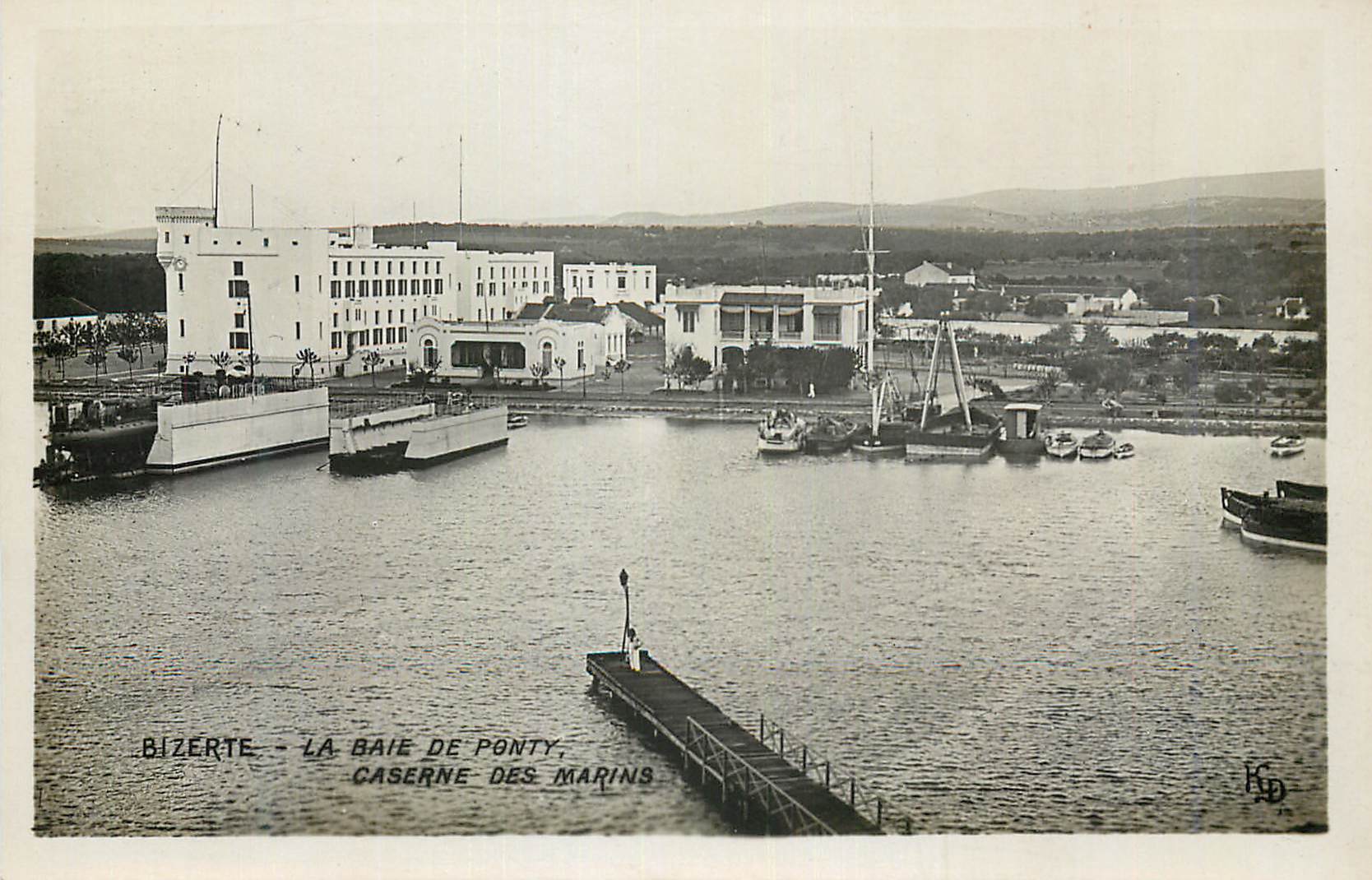 CPA Bizerte La baie de Ponty caserne des Marins