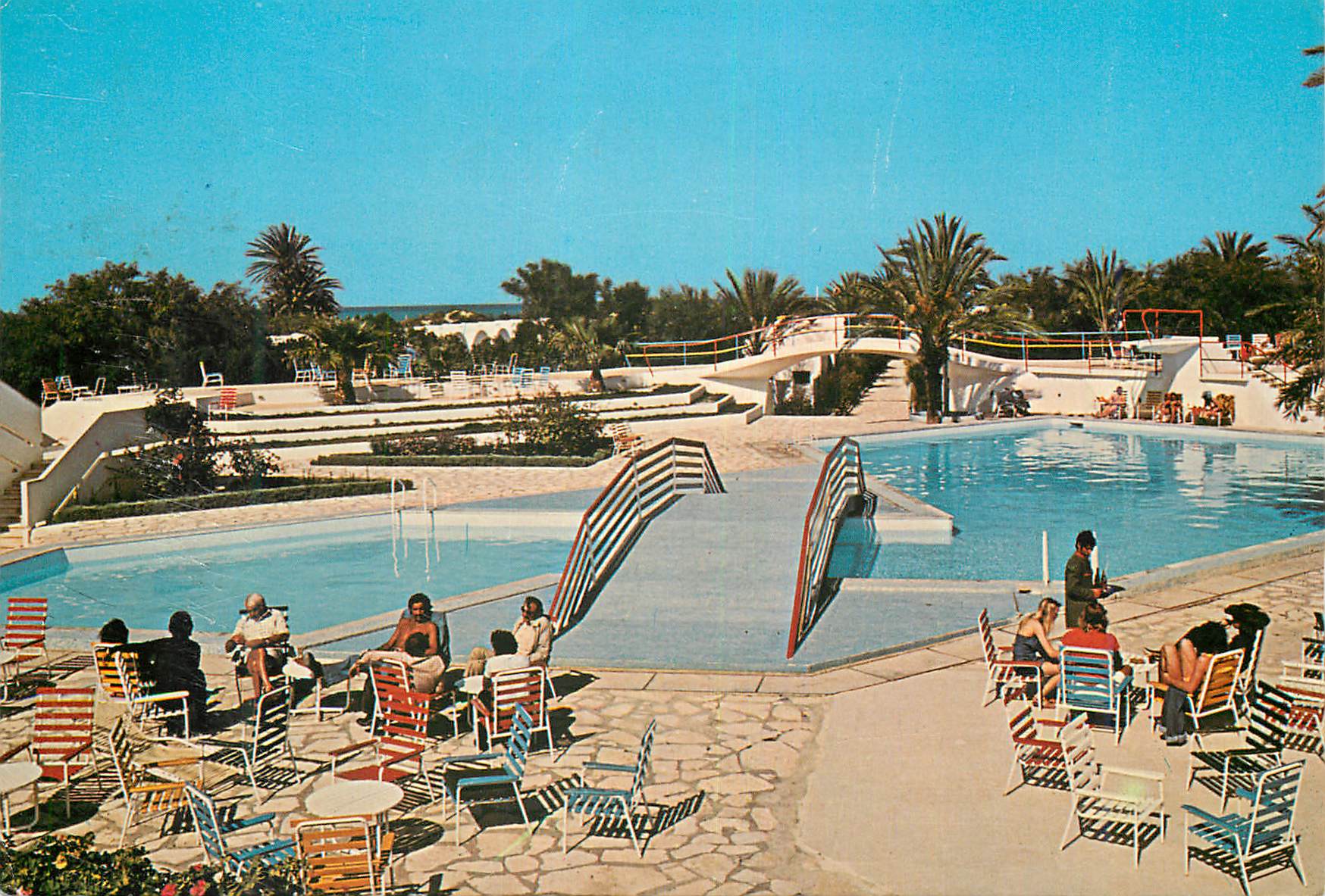 CPM Hammam sousse Residence Club El Kantaoui Bain de soleil autour de la piscine