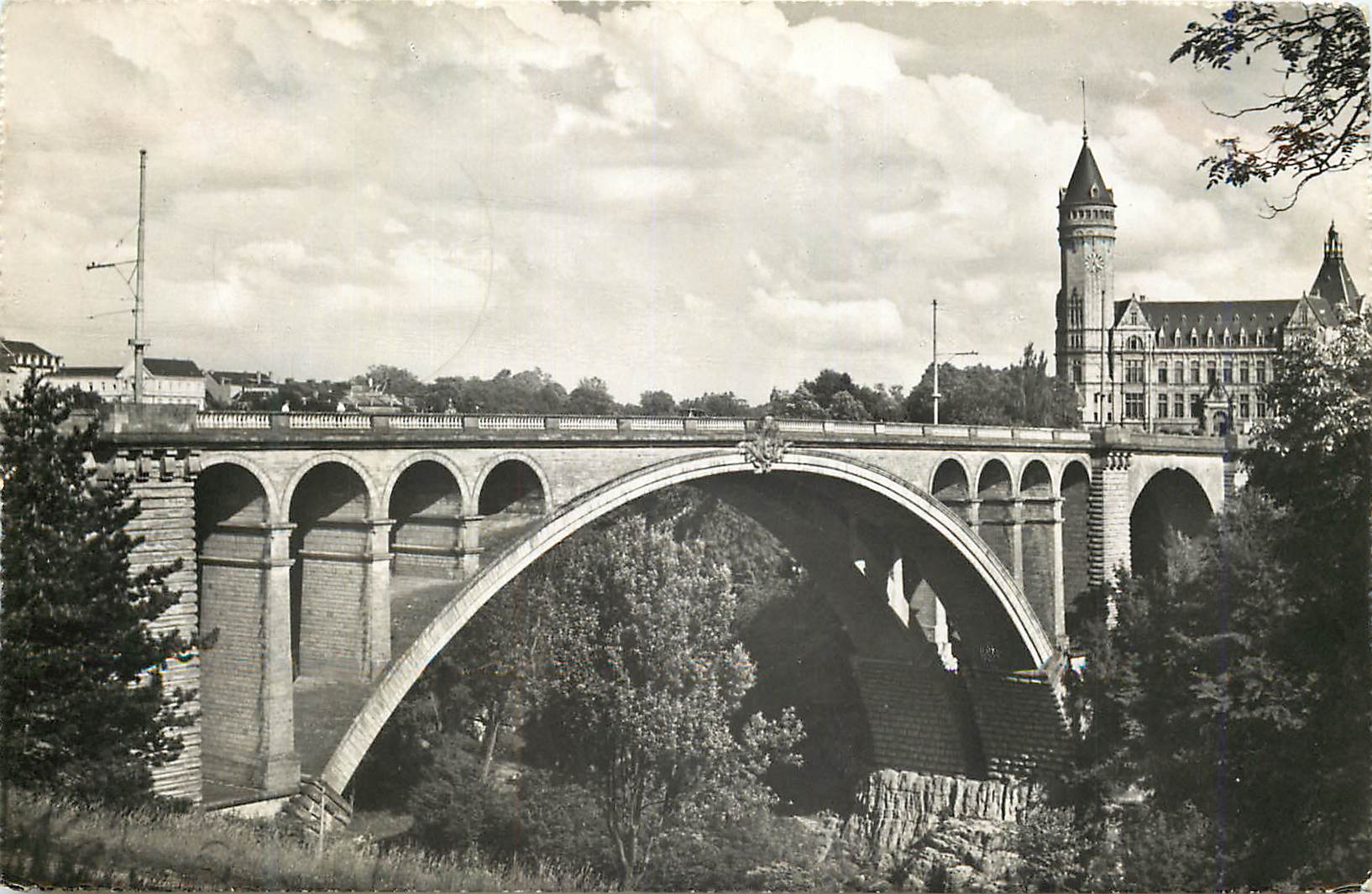 CPM Luxembourg Pont Adolphe et Caisse d'Epargne 