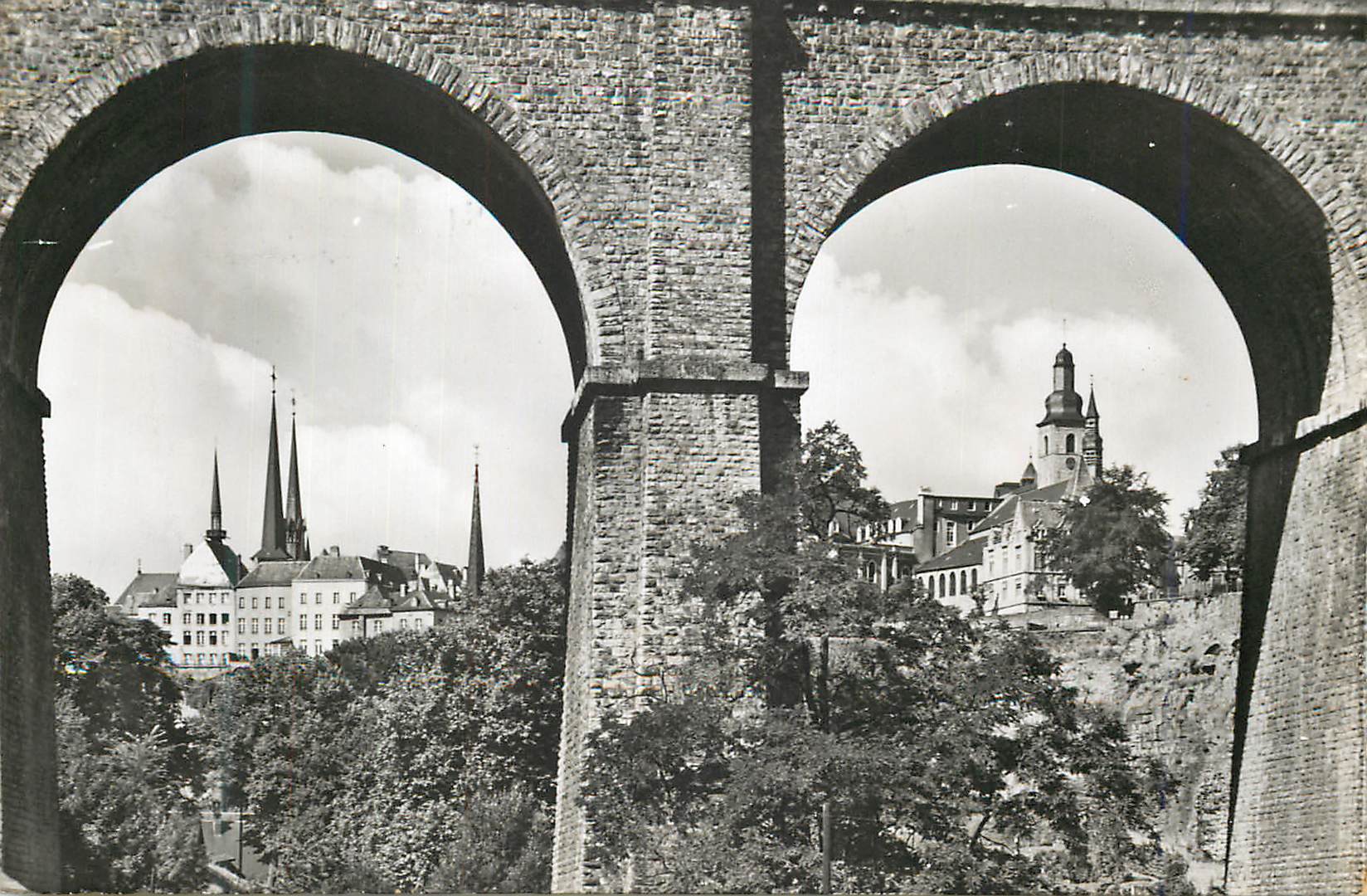 CPM Luxembourg La Cathedrale et l'Eglise St Michel 