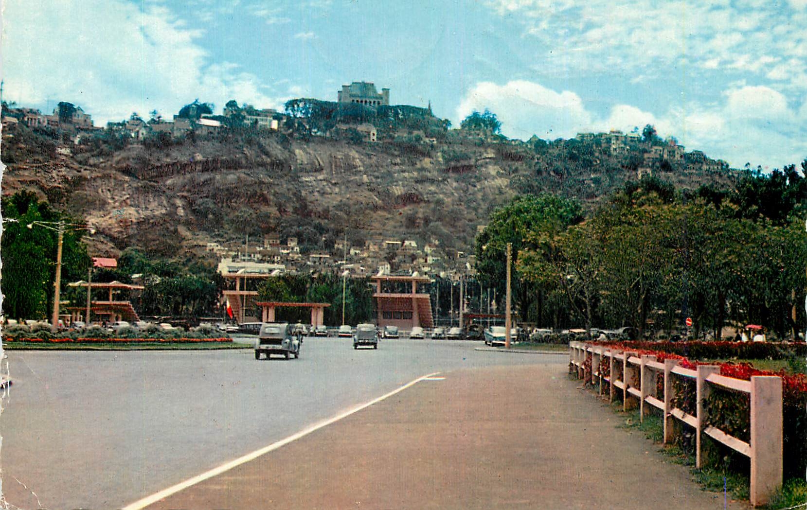 CPM Tananarive Entree du stade et vue sur le palais de la reine