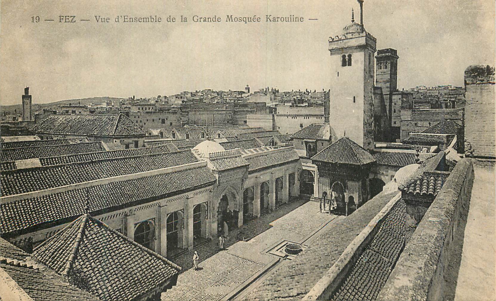 CPA Fez Vue d'Ensemble de la Grande Mosquee Karouline 