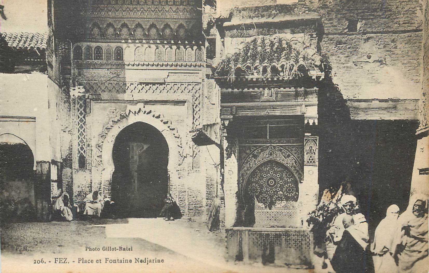 CPA Fez Place et Fontaine Nedjarine 