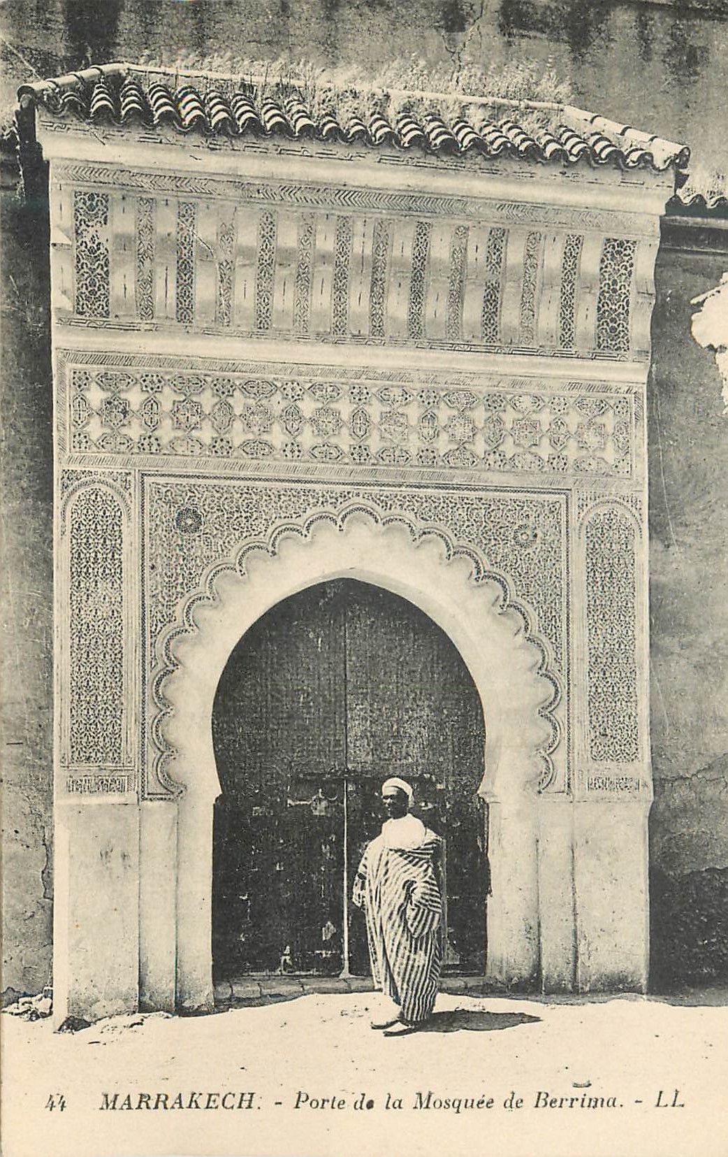 CPA Marrakech Porte de la Mosquee de Berrima 
