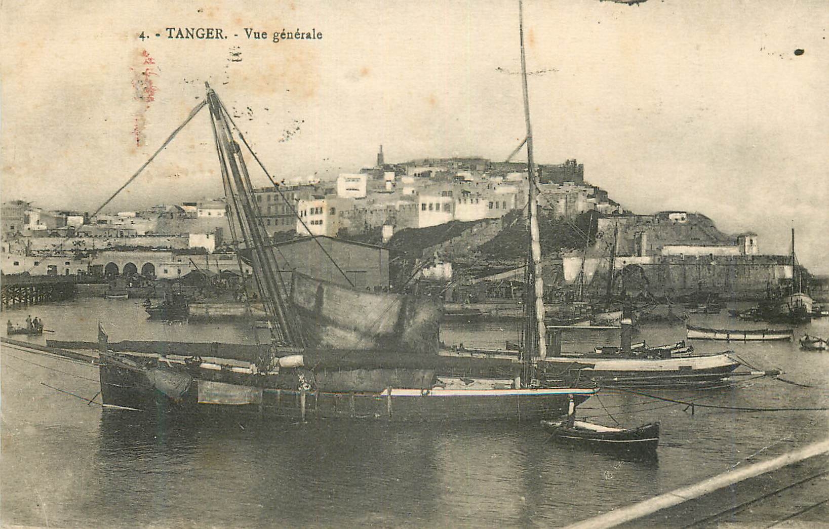 CPA Tanger Vue generale Bateaux de peche