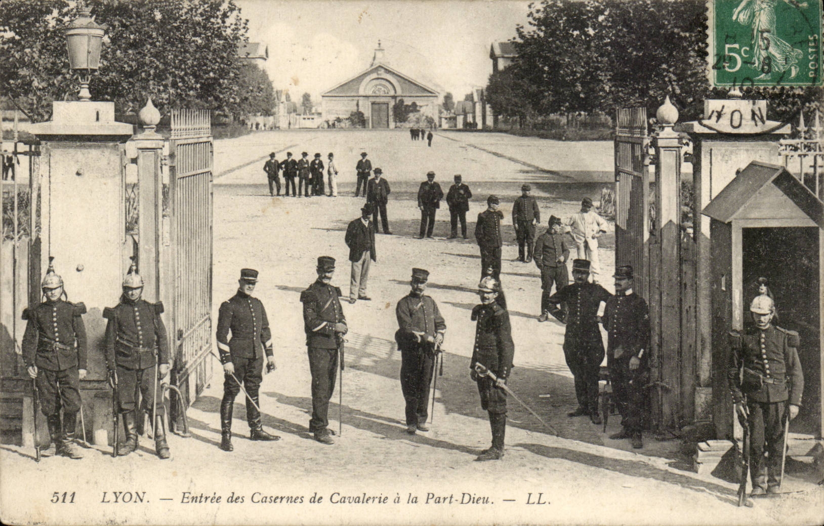 LYON — Entrée des Casernes de Cavalerie à la Part-Dieu — LL. — N° 511
