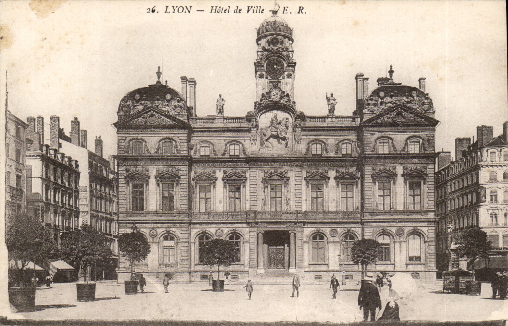 LYON — Hôtel de Ville — E. R.