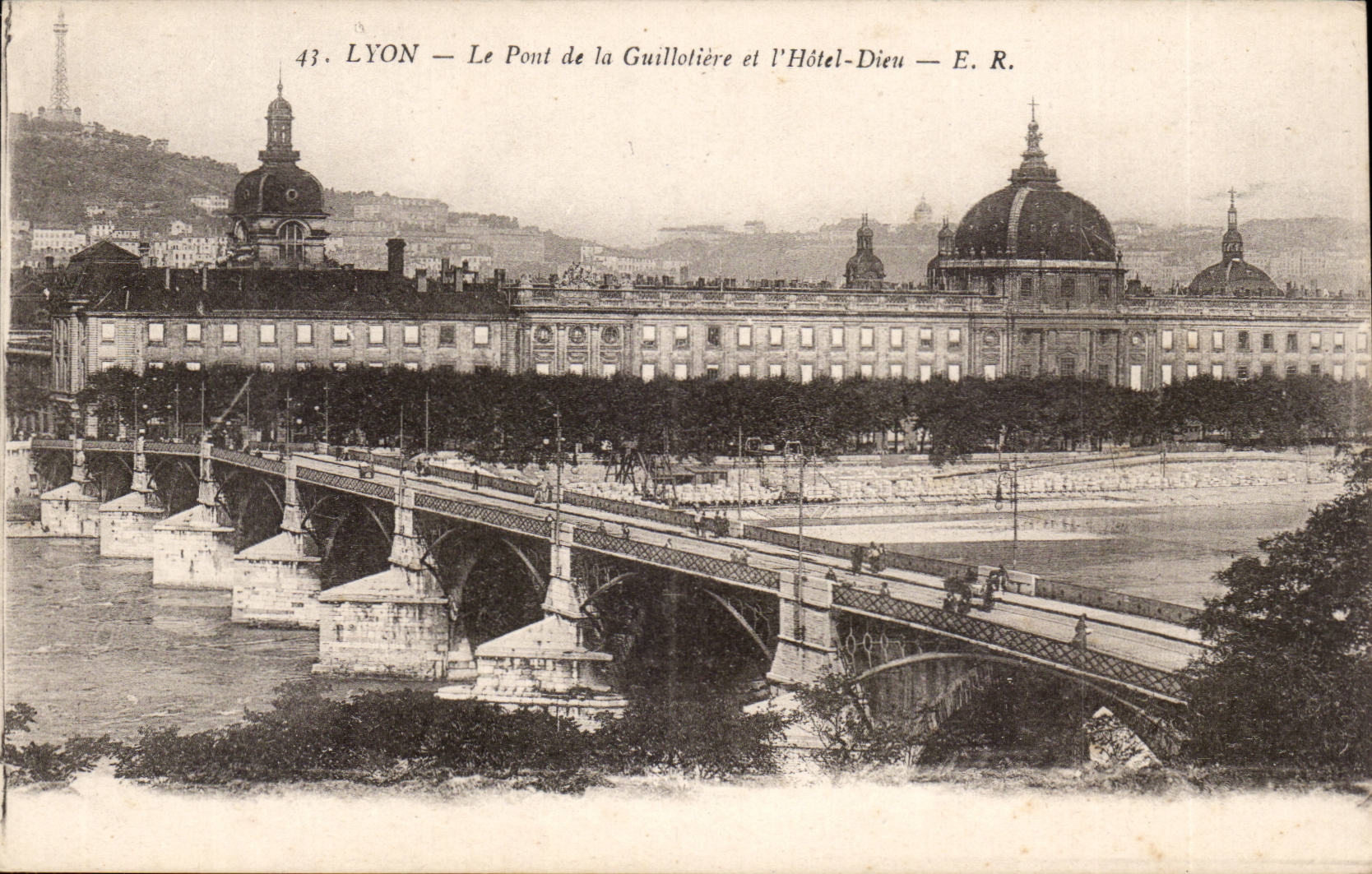 LYON — Le Pont de la Guillotière et l'Hôtel-Dieu — E. R.