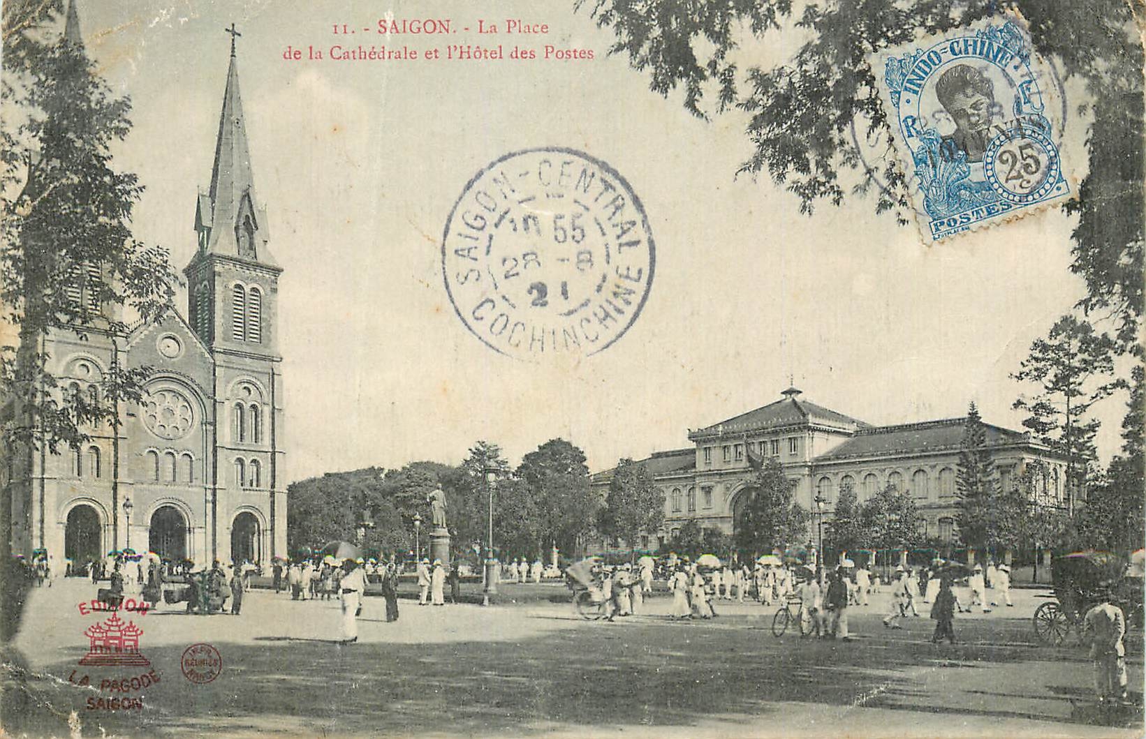 CPA Saigon La Place de la Cathedrale et l'Hotel des Postes 
