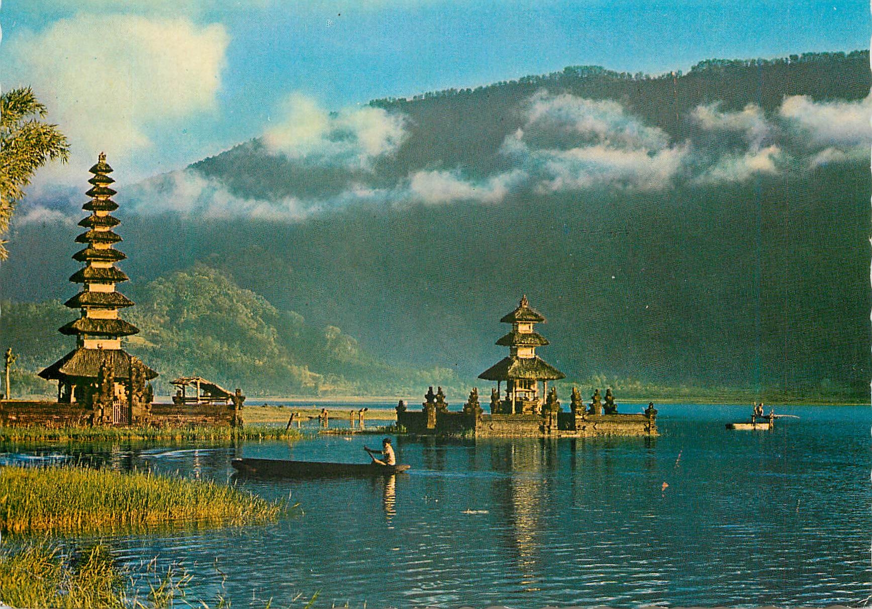 CPM The peaceful atmosphere over the Lake Bedugul Bali 