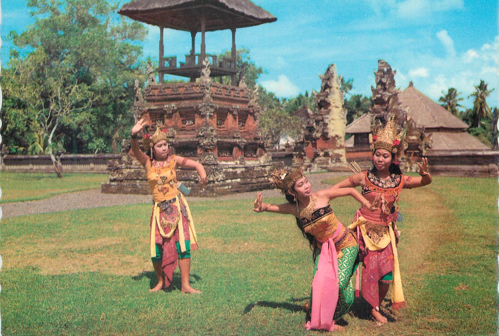 CPM Tari Ramayana Bali Dan Sinta Yang Didampingi Oleh Laksamana 